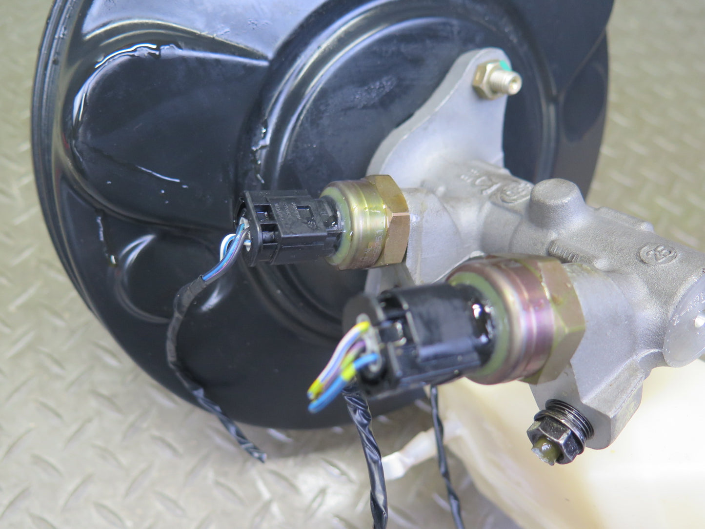 01-06 BMW E46 330ci Brake Master Cylinder Booster Fluid Reservoir OEM