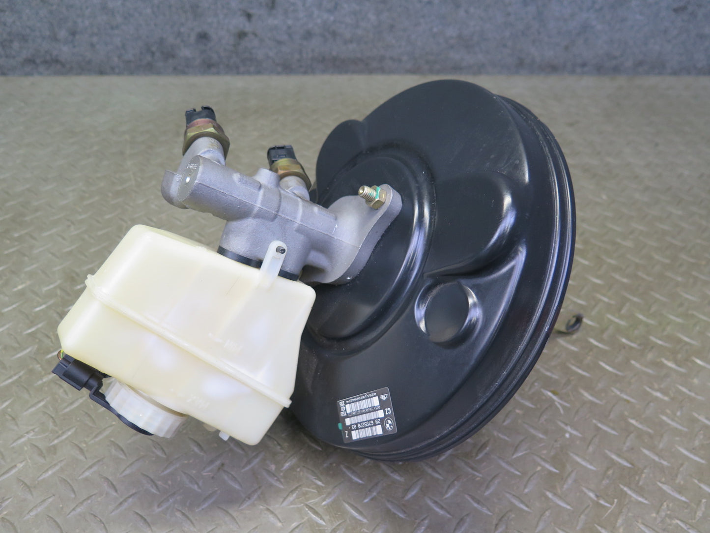 01-06 BMW E46 330ci Brake Master Cylinder Booster Fluid Reservoir OEM