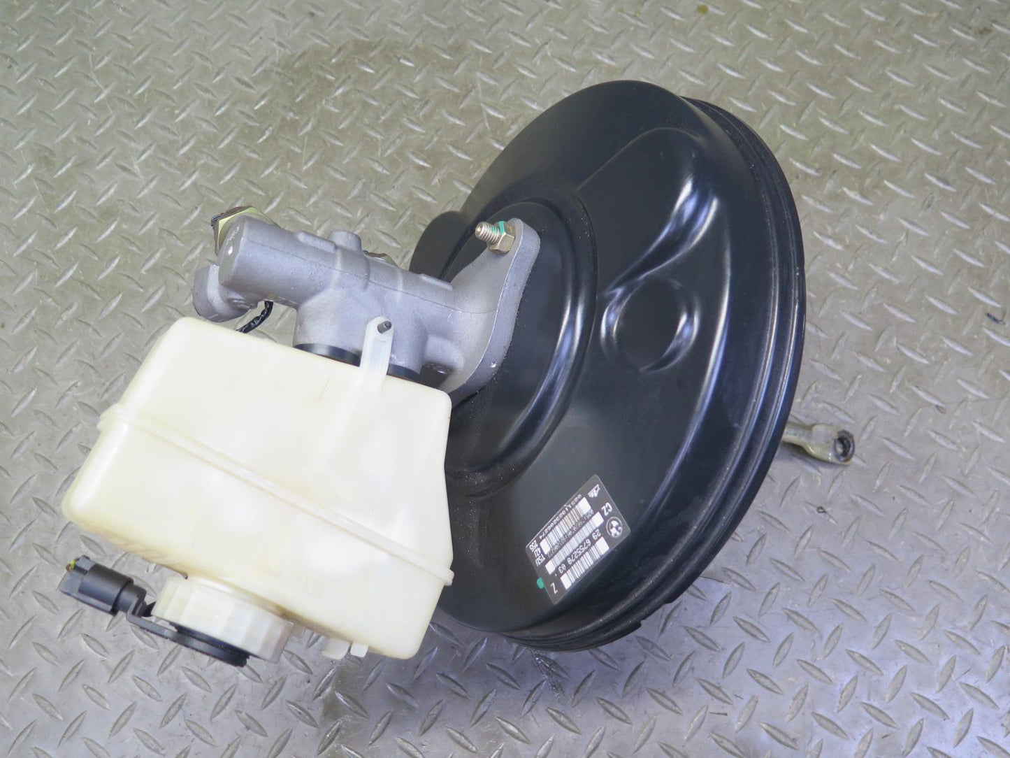 01-06 BMW E46 330ci Brake Master Cylinder Booster Fluid Reservoir OEM