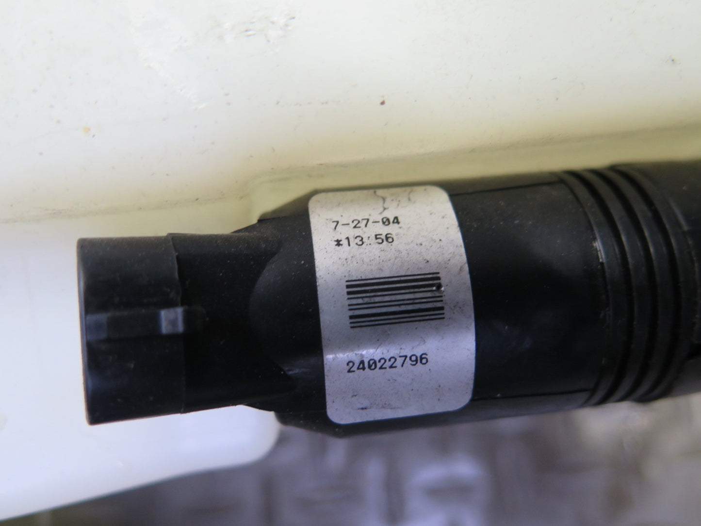 03-06 Chevrolet SSR Windshield Washer Reservoir Bottle w Pump Assembly OEM