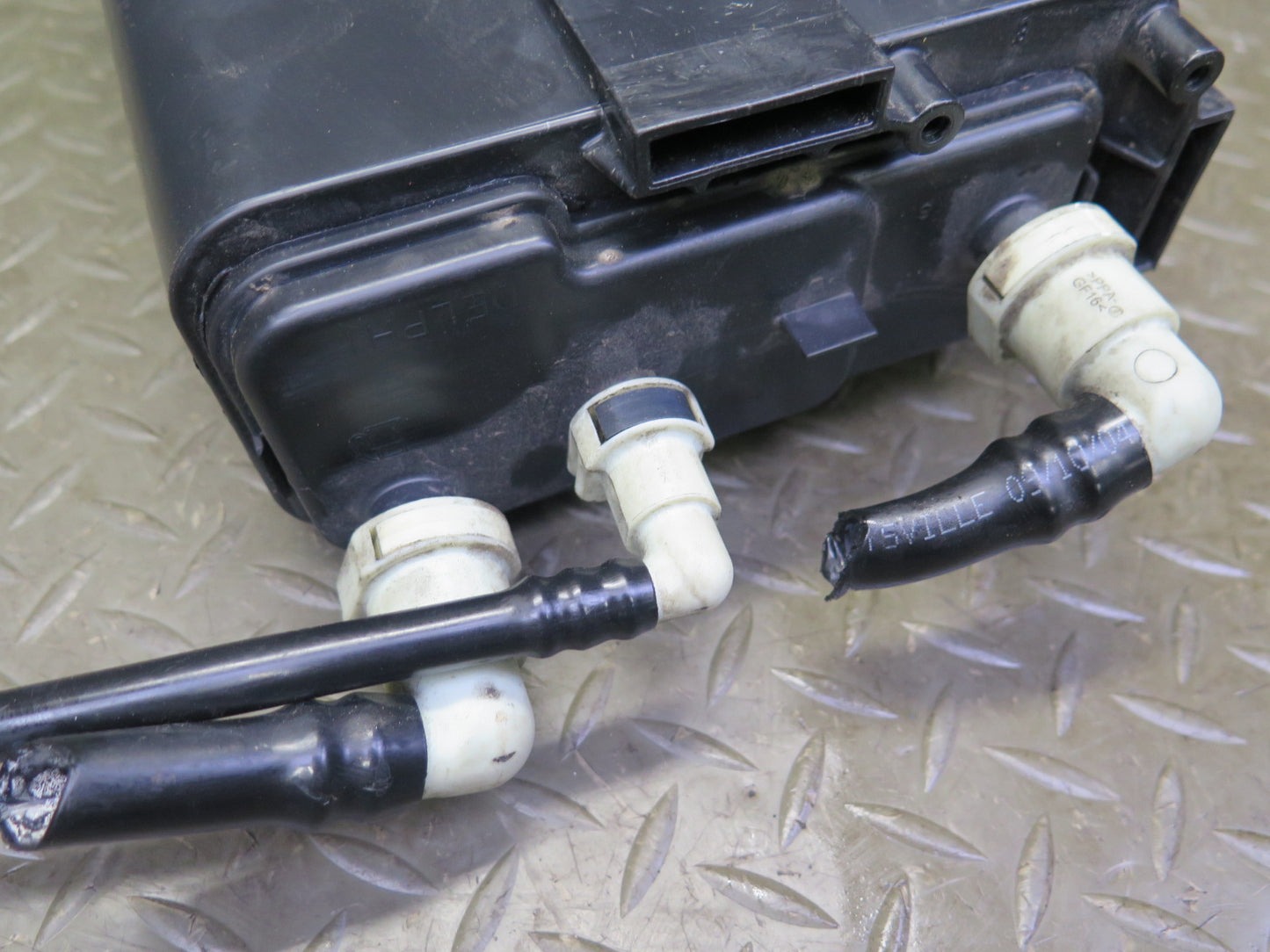 05-06 Chevrolet Trailblazer SSR Fuel Vapor Charcoal Canister 15190482 OEM