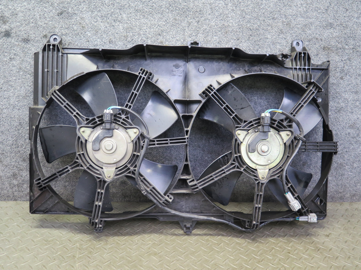 03-06 Nissan Z33 350Z Engine Cooling Fan Motor Shroud OEM