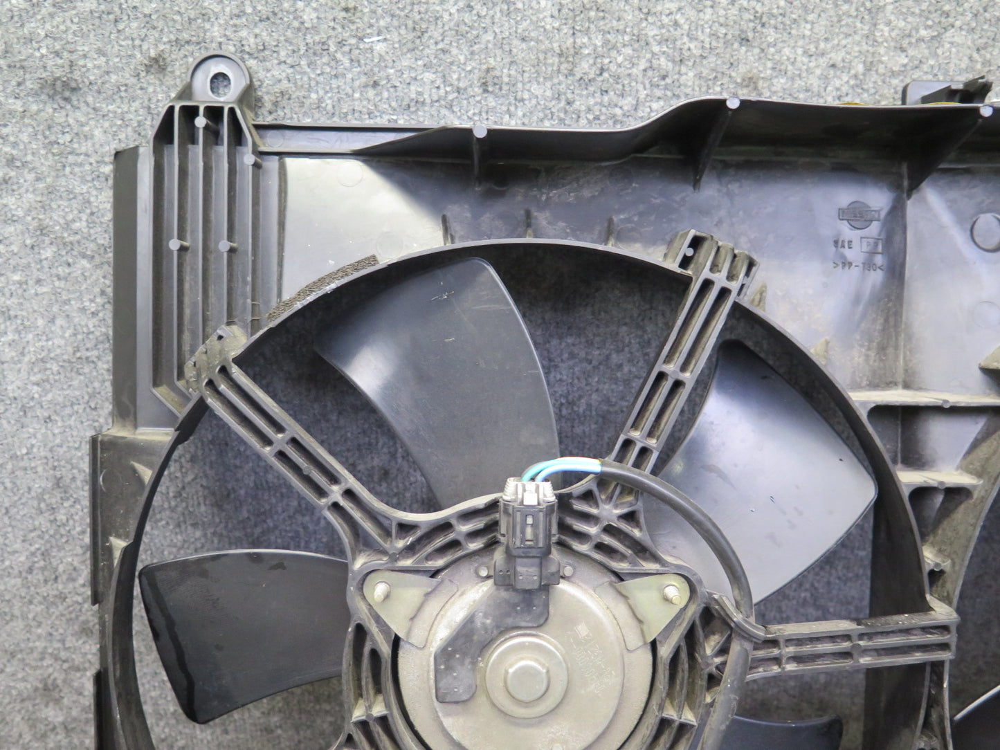 03-06 Nissan Z33 350Z Engine Cooling Fan Motor Shroud OEM