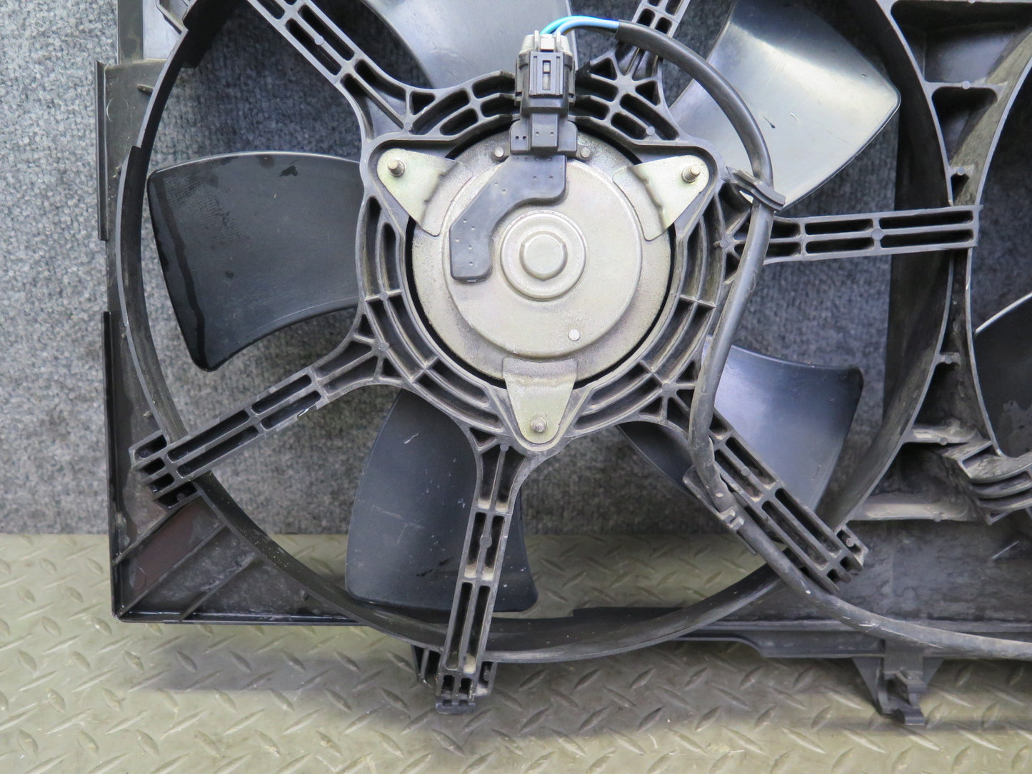 03-06 Nissan Z33 350Z Engine Cooling Fan Motor Shroud OEM