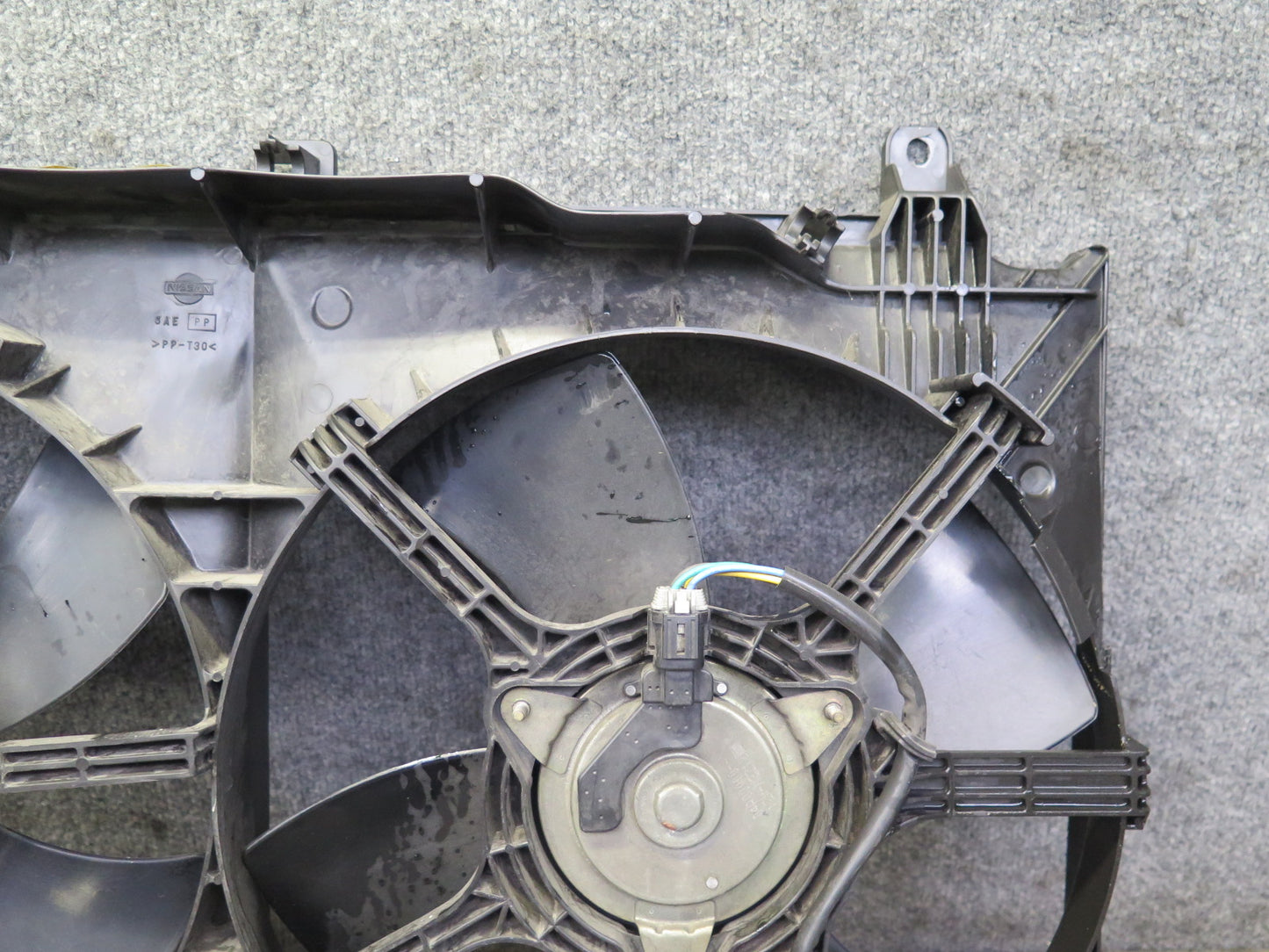 03-06 Nissan Z33 350Z Engine Cooling Fan Motor Shroud OEM