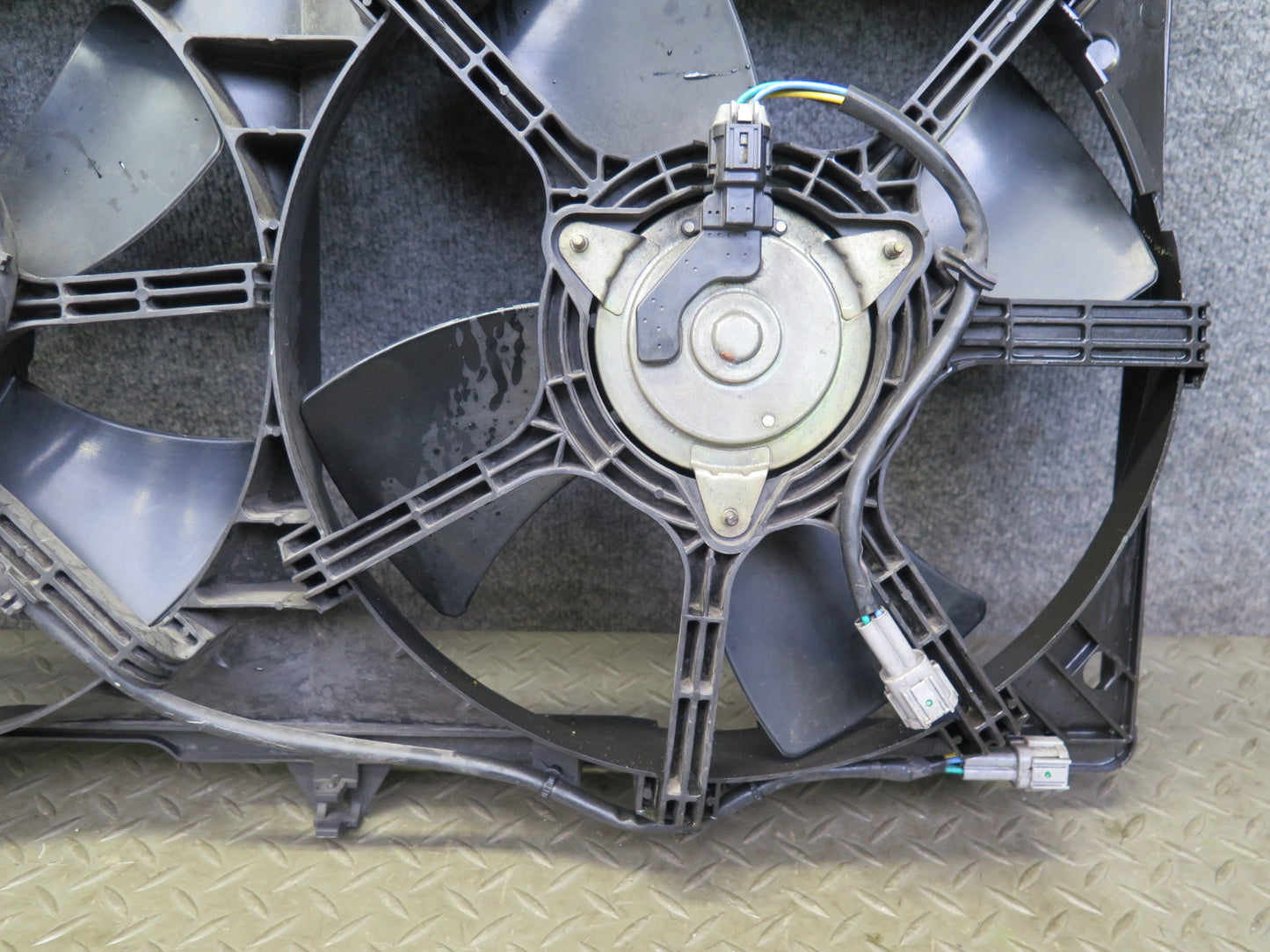 03-06 Nissan Z33 350Z Engine Cooling Fan Motor Shroud OEM