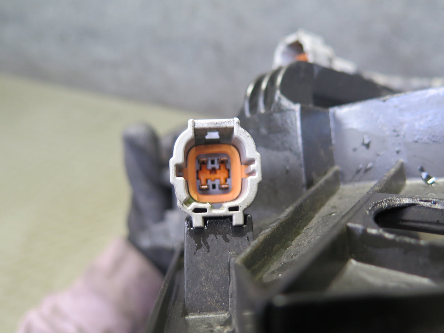 03-06 Nissan Z33 350Z Engine Cooling Fan Motor Shroud OEM