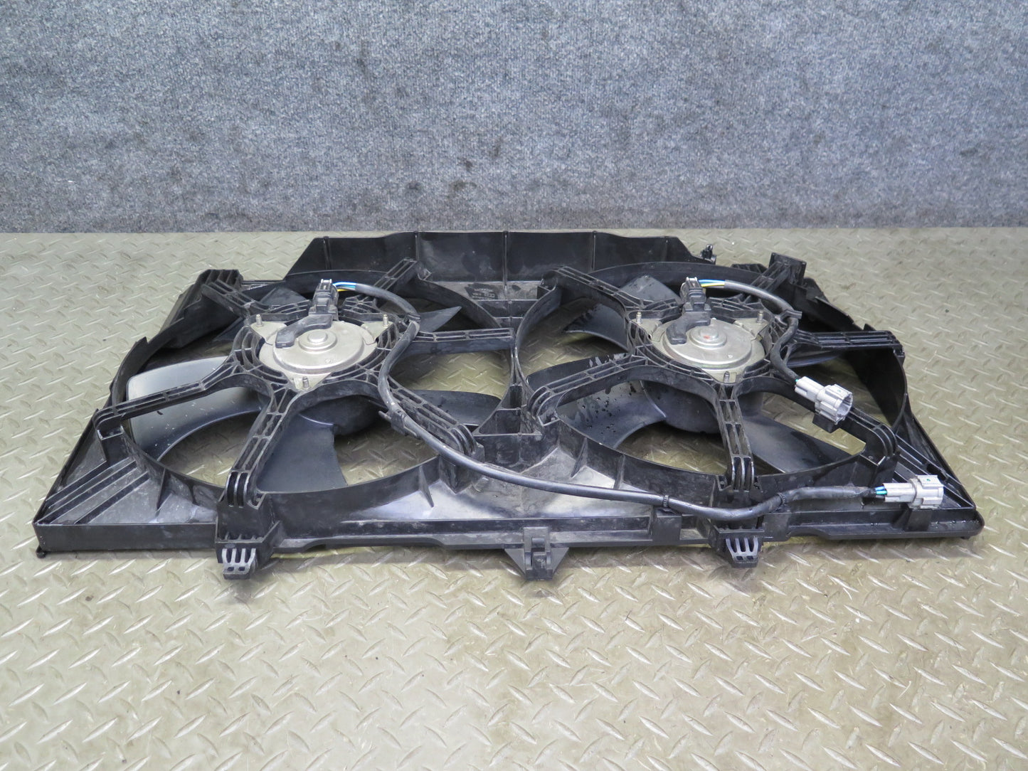 03-06 Nissan Z33 350Z Engine Cooling Fan Motor Shroud OEM
