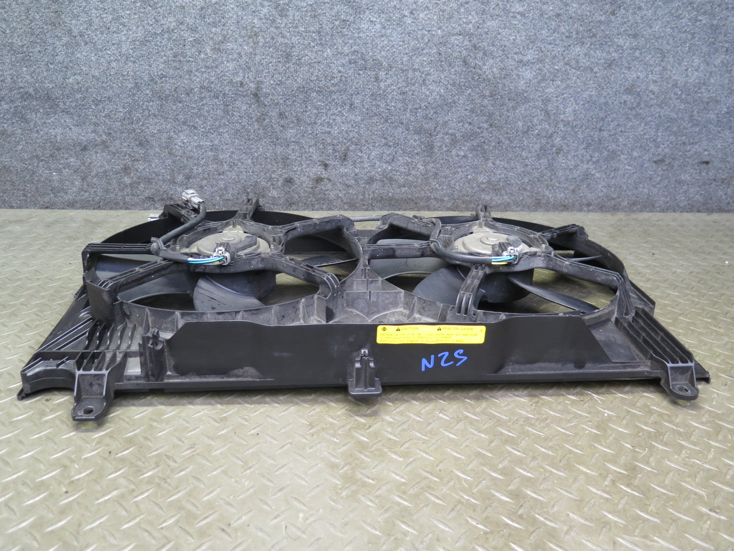 03-06 Nissan Z33 350Z Engine Cooling Fan Motor Shroud OEM
