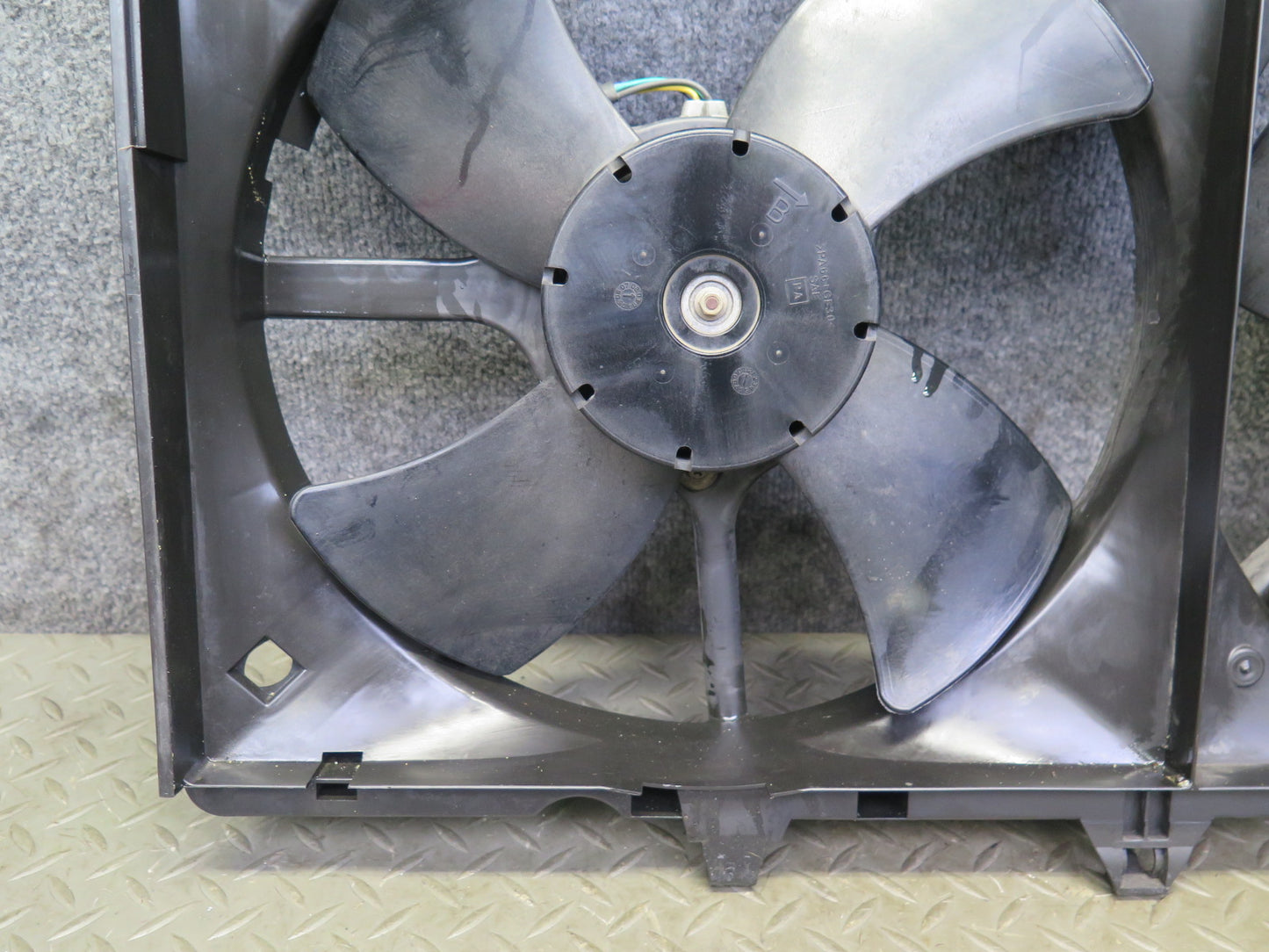 03-06 Nissan Z33 350Z Engine Cooling Fan Motor Shroud OEM