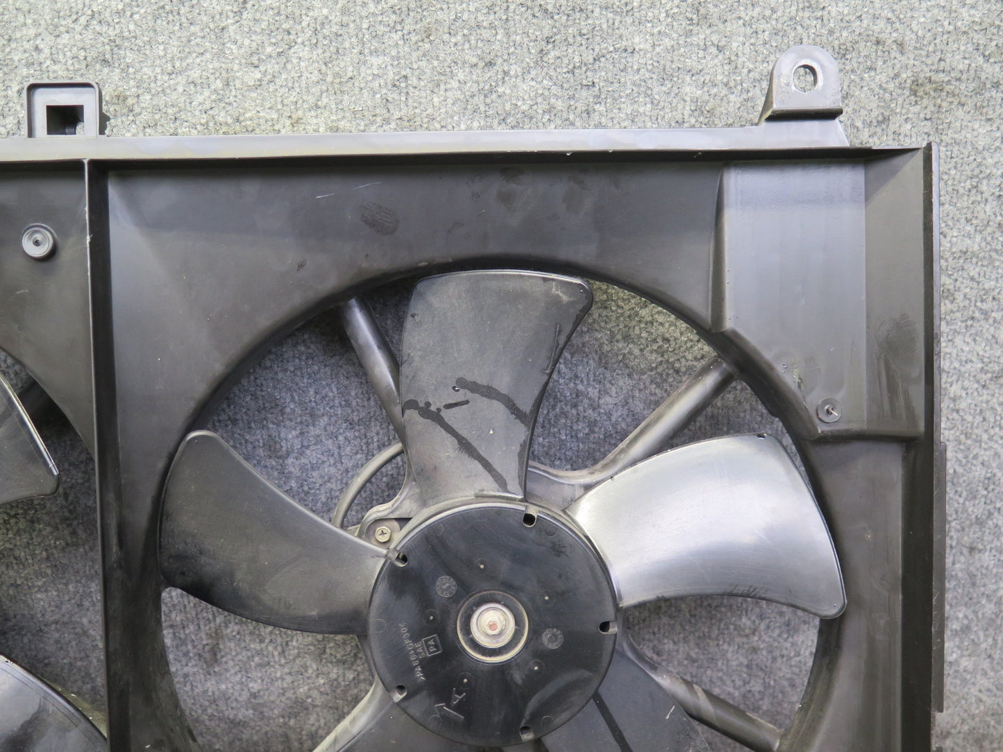 03-06 Nissan Z33 350Z Engine Cooling Fan Motor Shroud OEM