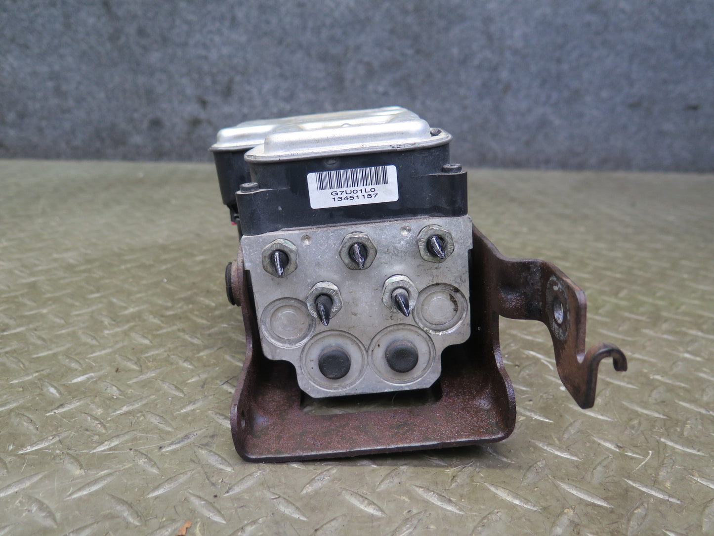 05-06 Chevrolet SSR A/T Anti Lock ABS Brake Pump Module w Bracket 13451157 OEM