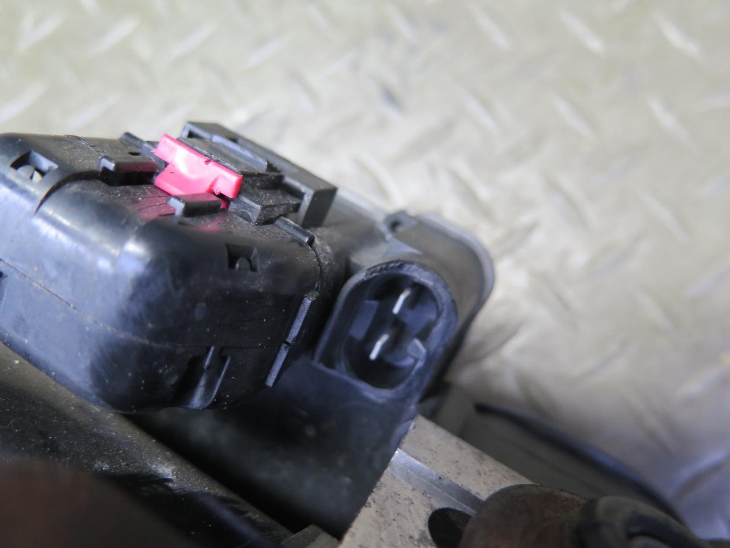 05-06 Chevrolet SSR A/T Anti Lock ABS Brake Pump Module w Bracket 13451157 OEM