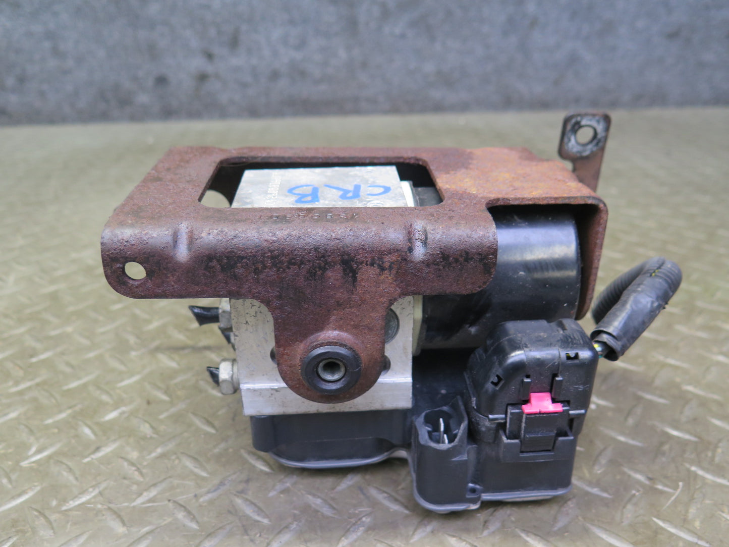 05-06 Chevrolet SSR A/T Anti Lock ABS Brake Pump Module w Bracket 13451157 OEM