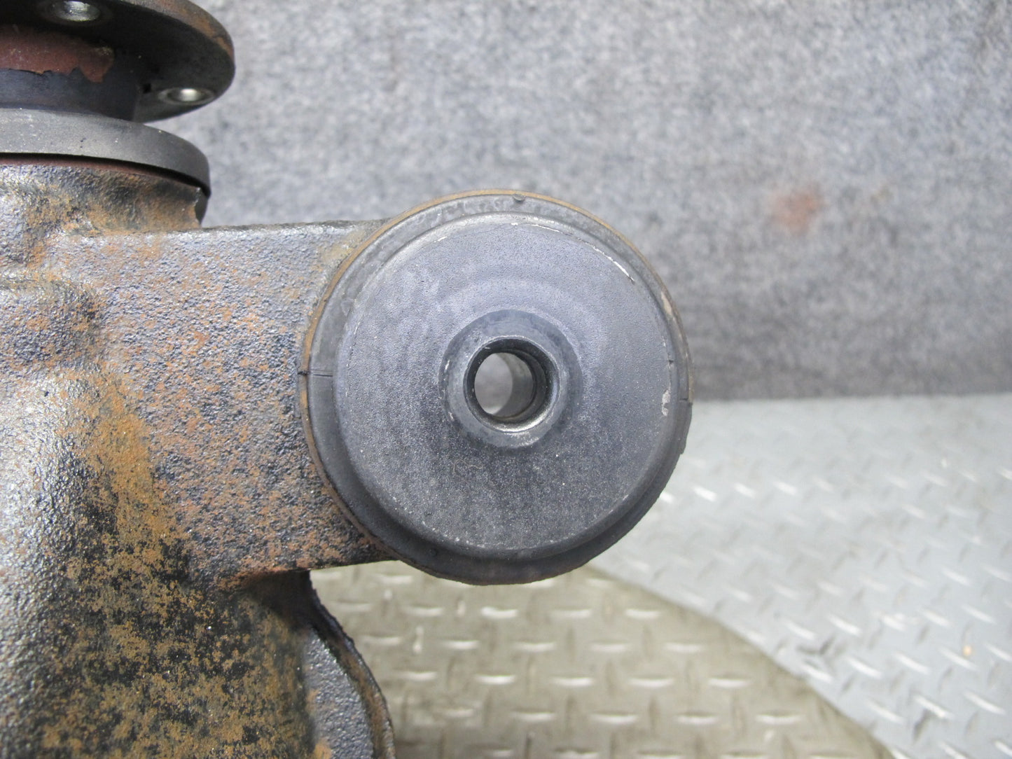 01-05 Lexus JCE10L IS300 A/T Rear Axle Differential Carrier 3.91 Ratio OEM