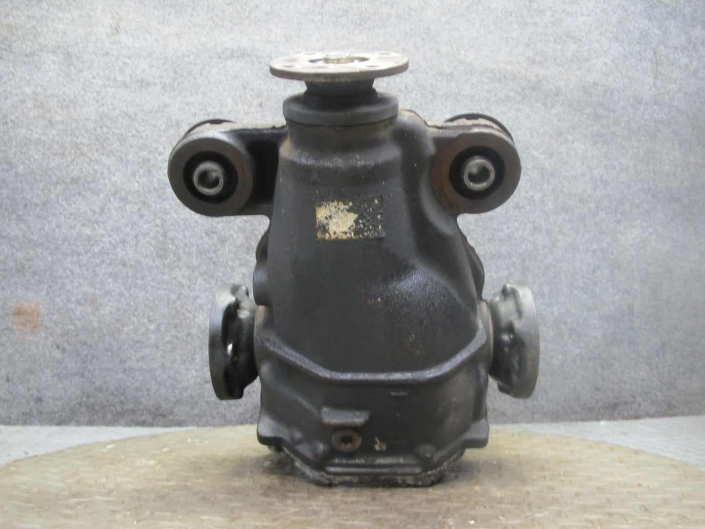 01-05 Lexus JCE10L IS300 A/T Rear Axle Differential Carrier 3.91 Ratio OEM