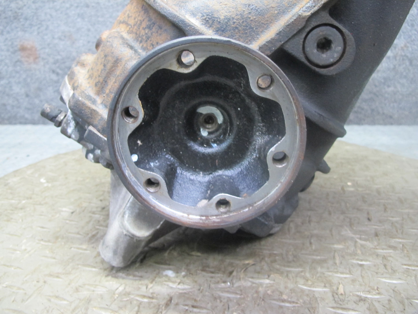 01-05 Lexus JCE10L IS300 A/T Rear Axle Differential Carrier 3.91 Ratio OEM