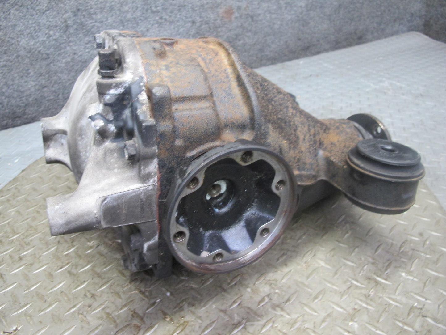 01-05 Lexus JCE10L IS300 A/T Rear Axle Differential Carrier 3.91 Ratio OEM