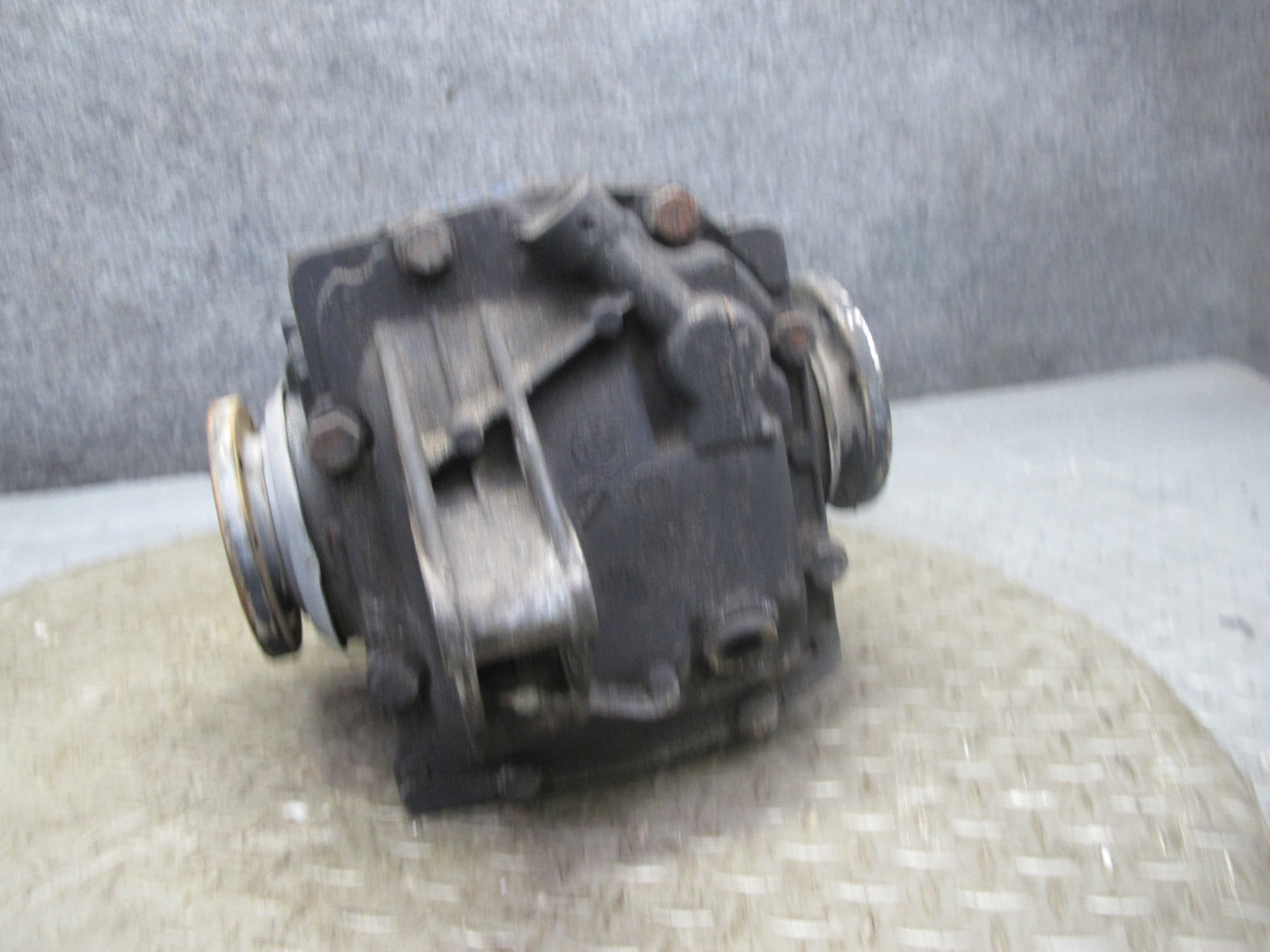 01-06 BMW E46 330i 330ci M/T Rear Differential Carrier 3.07 Ratio 77K Miles OEM