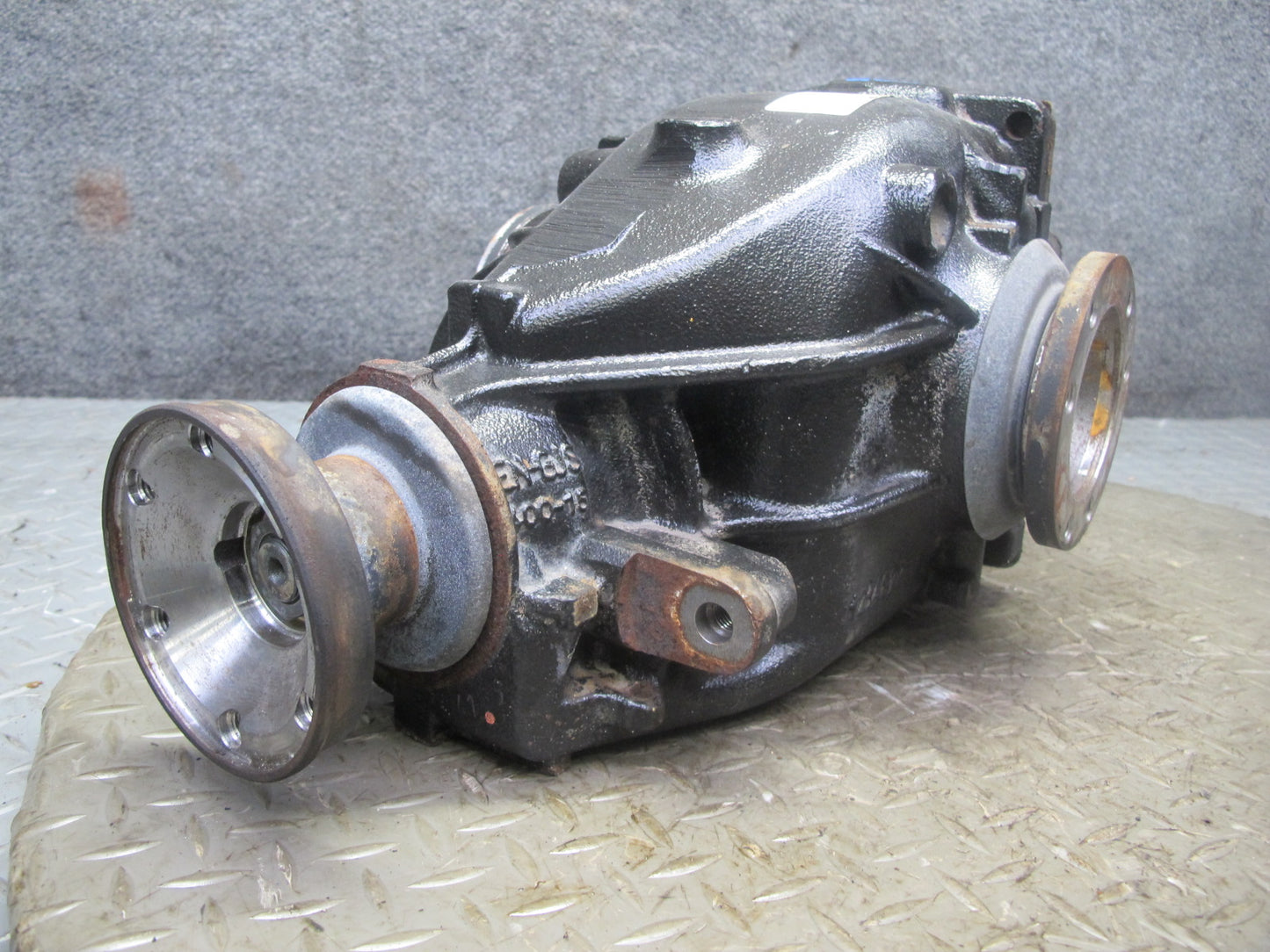01-06 BMW E46 330i 330ci M/T Rear Differential Carrier 3.07 Ratio 77K Miles OEM