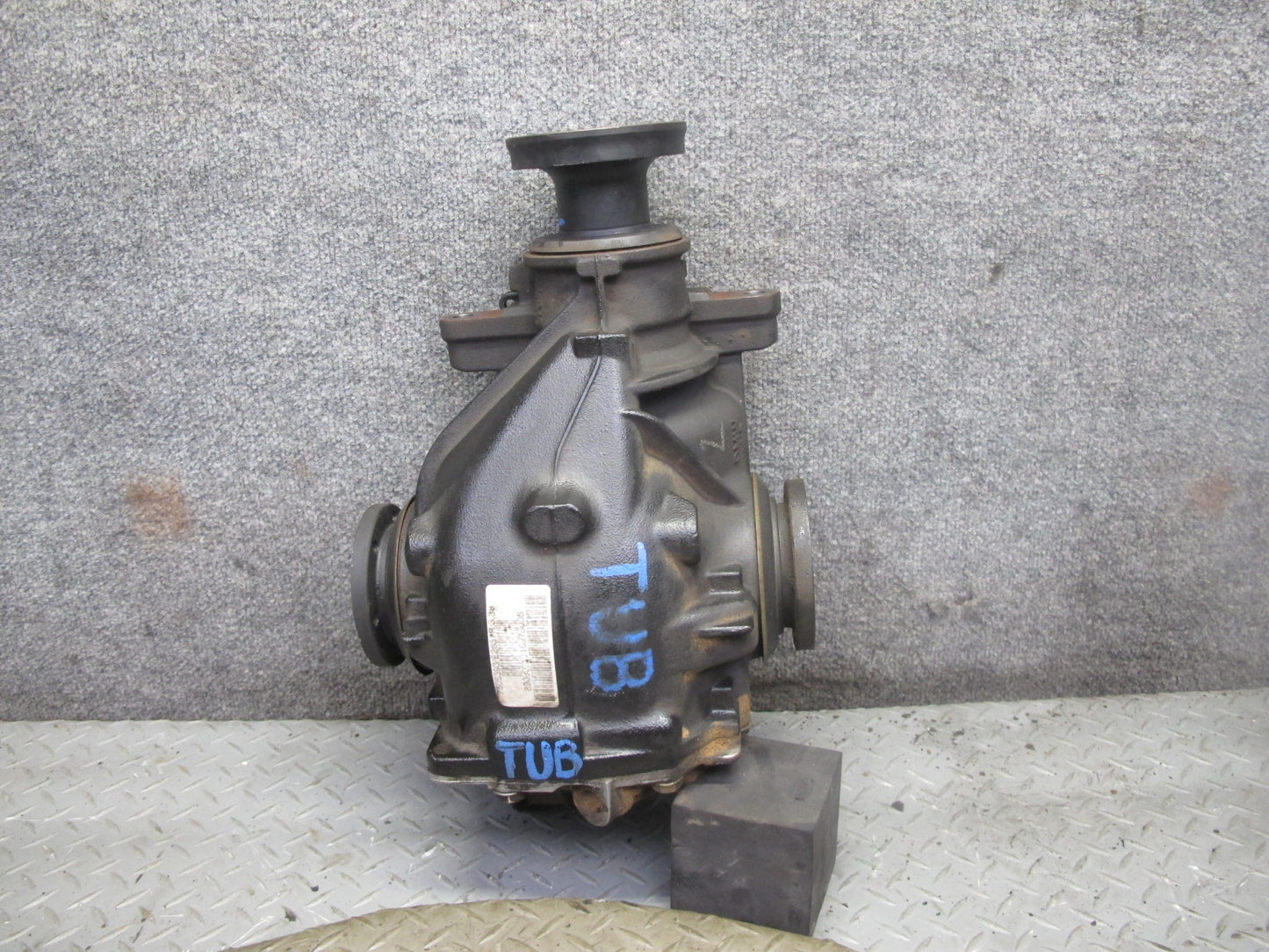 01-06 BMW E46 330i 330Ci A/T Rear Differential Carrier 3.38 Ratio 7505393 OEM