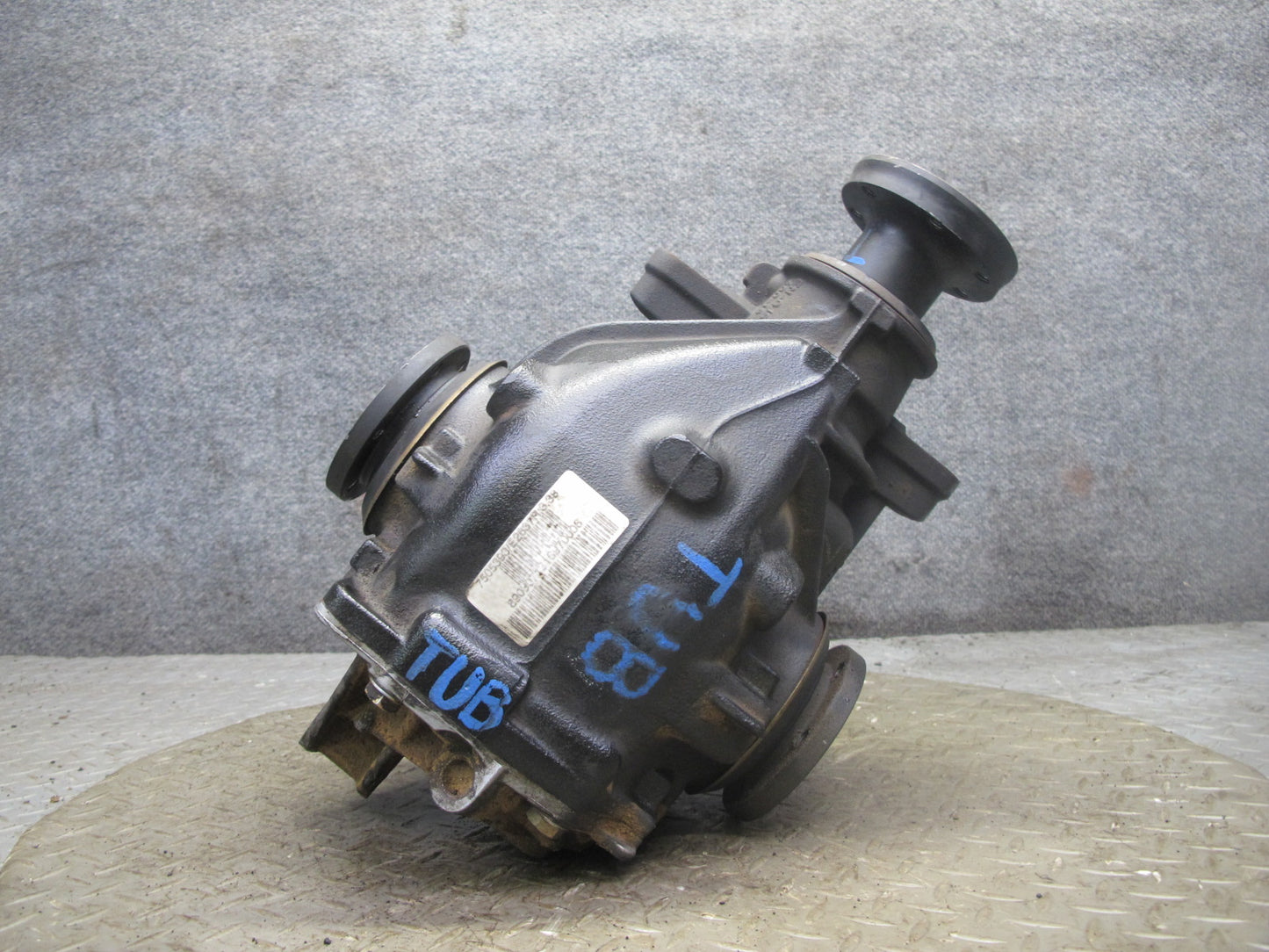 01-06 BMW E46 330i 330Ci A/T Rear Differential Carrier 3.38 Ratio 7505393 OEM