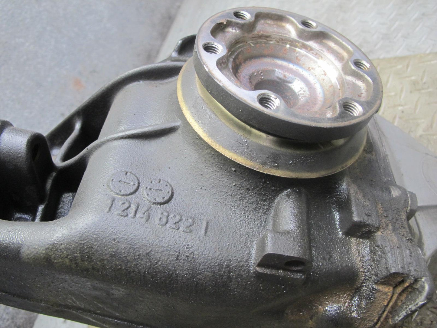 01-06 BMW E46 330i 330Ci A/T Rear Differential Carrier 3.38 Ratio 7505393 OEM