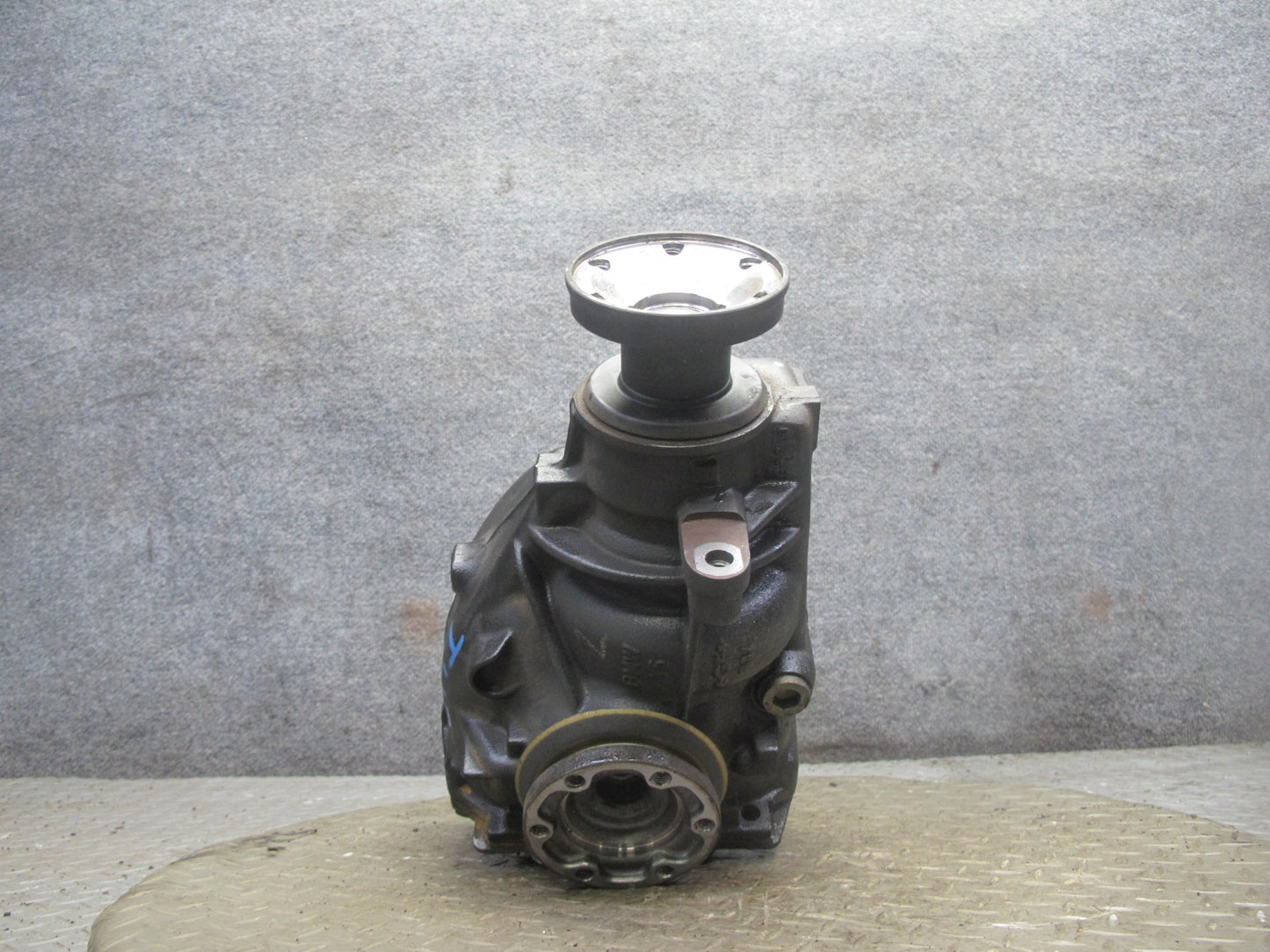 01-06 BMW E46 330i 330Ci A/T Rear Differential Carrier 3.38 Ratio 7505393 OEM