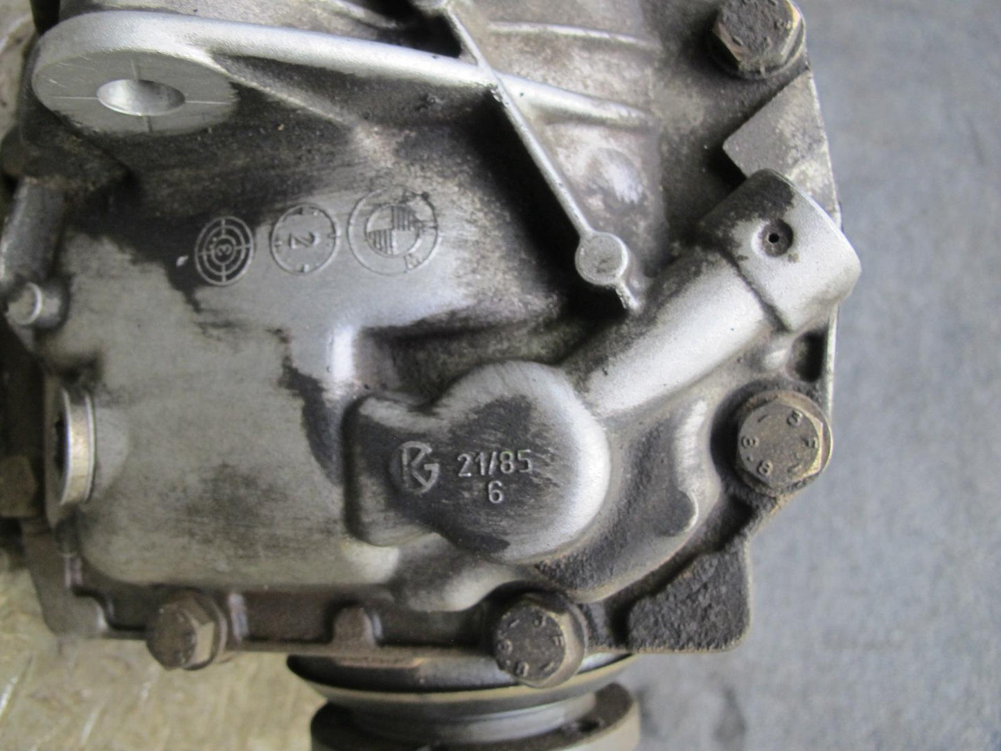 01-06 BMW E46 330i 330Ci A/T Rear Differential Carrier 3.38 Ratio 7505393 OEM