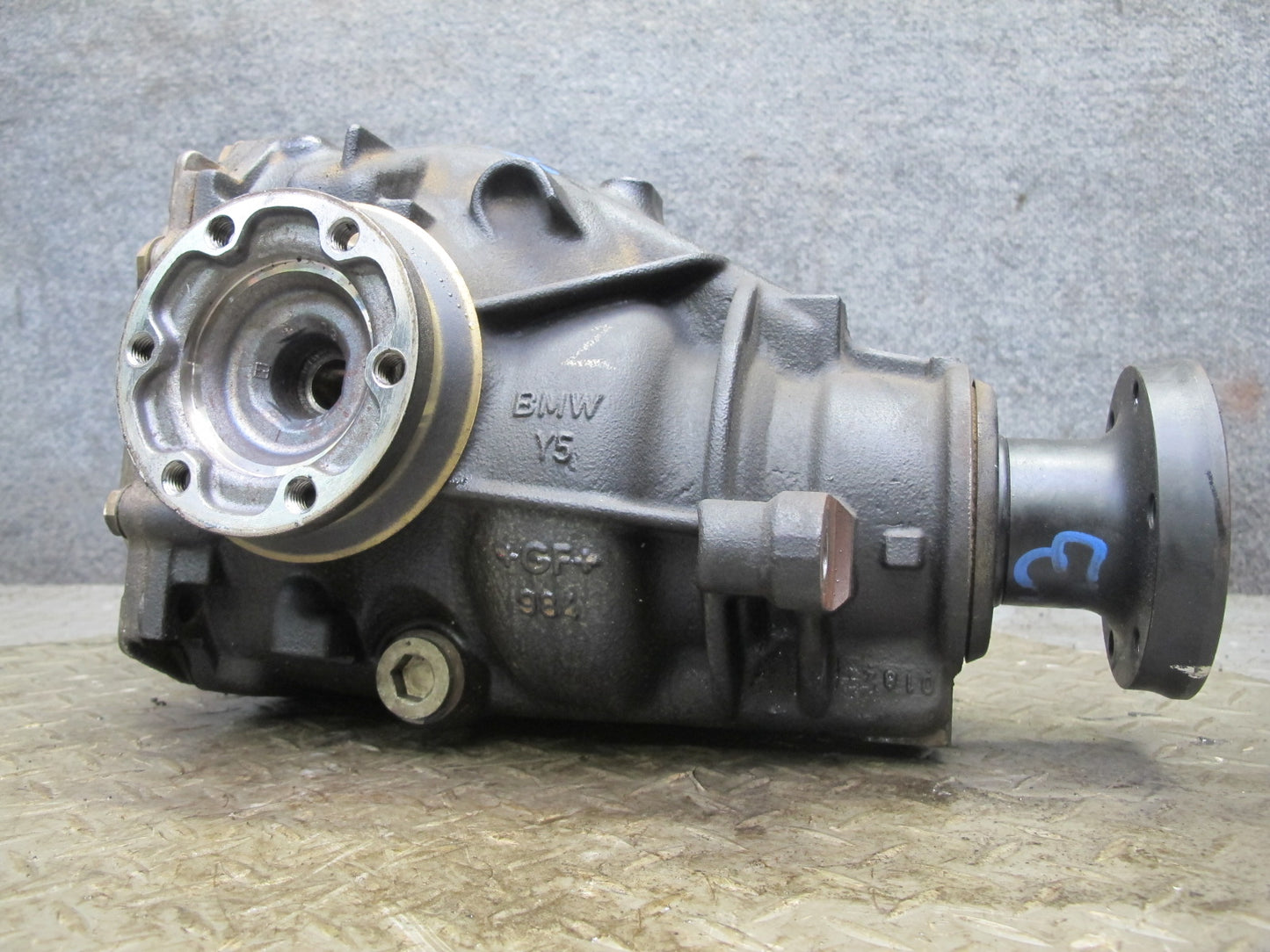 01-06 BMW E46 330i 330Ci A/T Rear Differential Carrier 3.38 Ratio 7505393 OEM