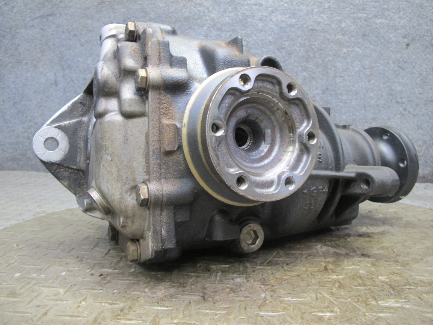 01-06 BMW E46 330i 330Ci A/T Rear Differential Carrier 3.38 Ratio 7505393 OEM