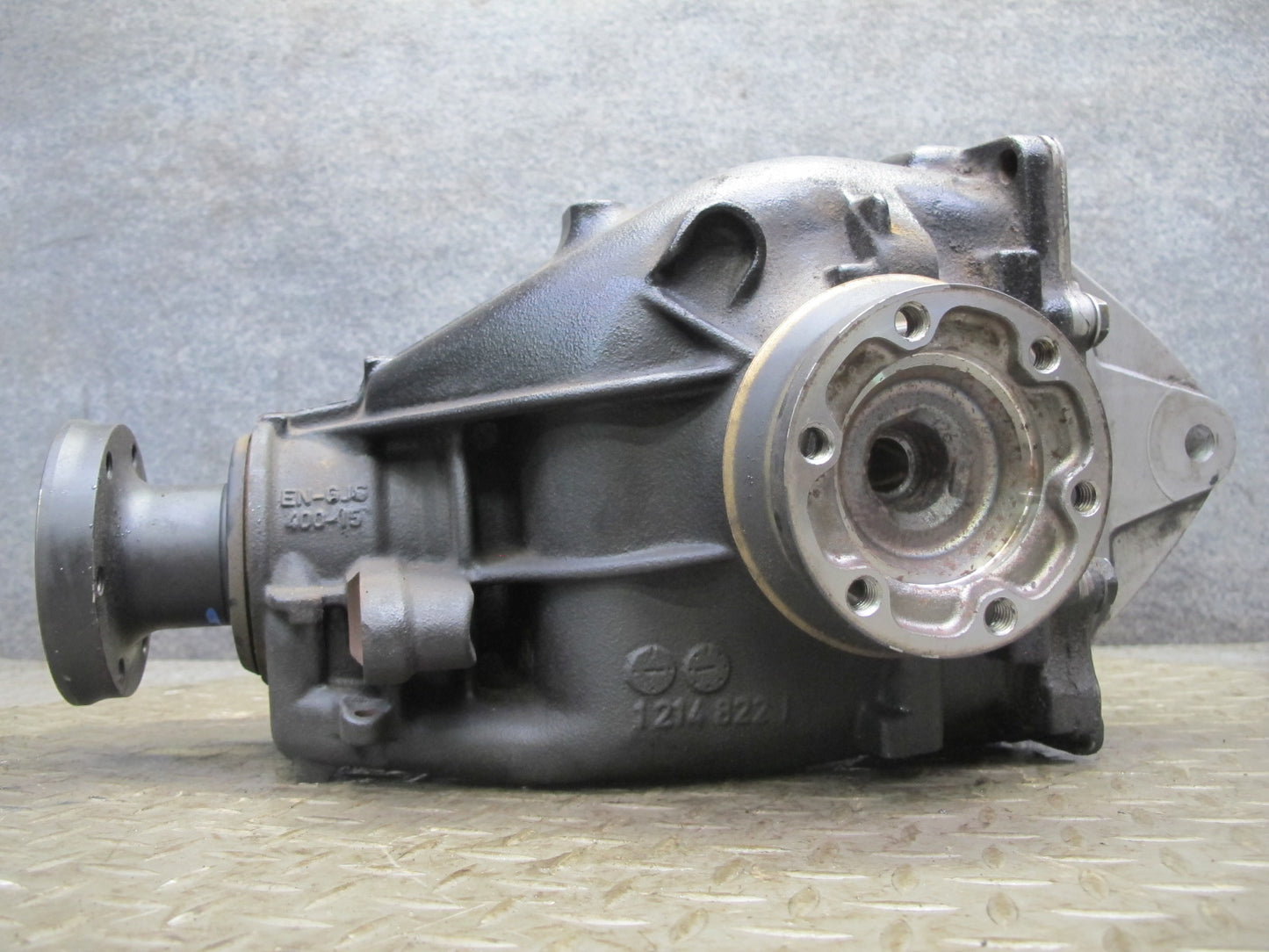 01-06 BMW E46 330i 330Ci A/T Rear Differential Carrier 3.38 Ratio 7505393 OEM