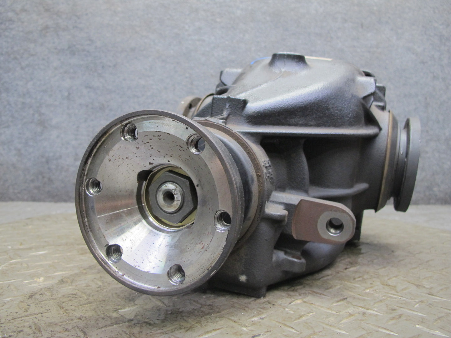 01-06 BMW E46 330i 330Ci A/T Rear Differential Carrier 3.38 Ratio 7505393 OEM