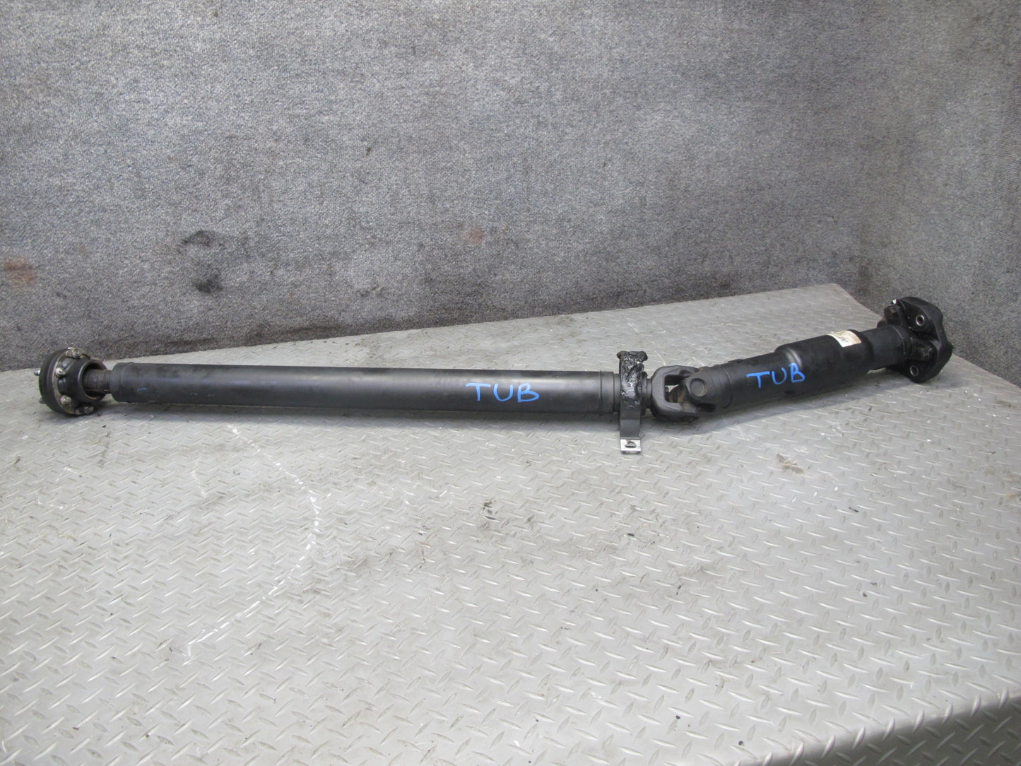 04-06 BMW E46 330i 330Ci RWD A/T Rear Driveshaft Drive Shaft 104K 7505214 OEM