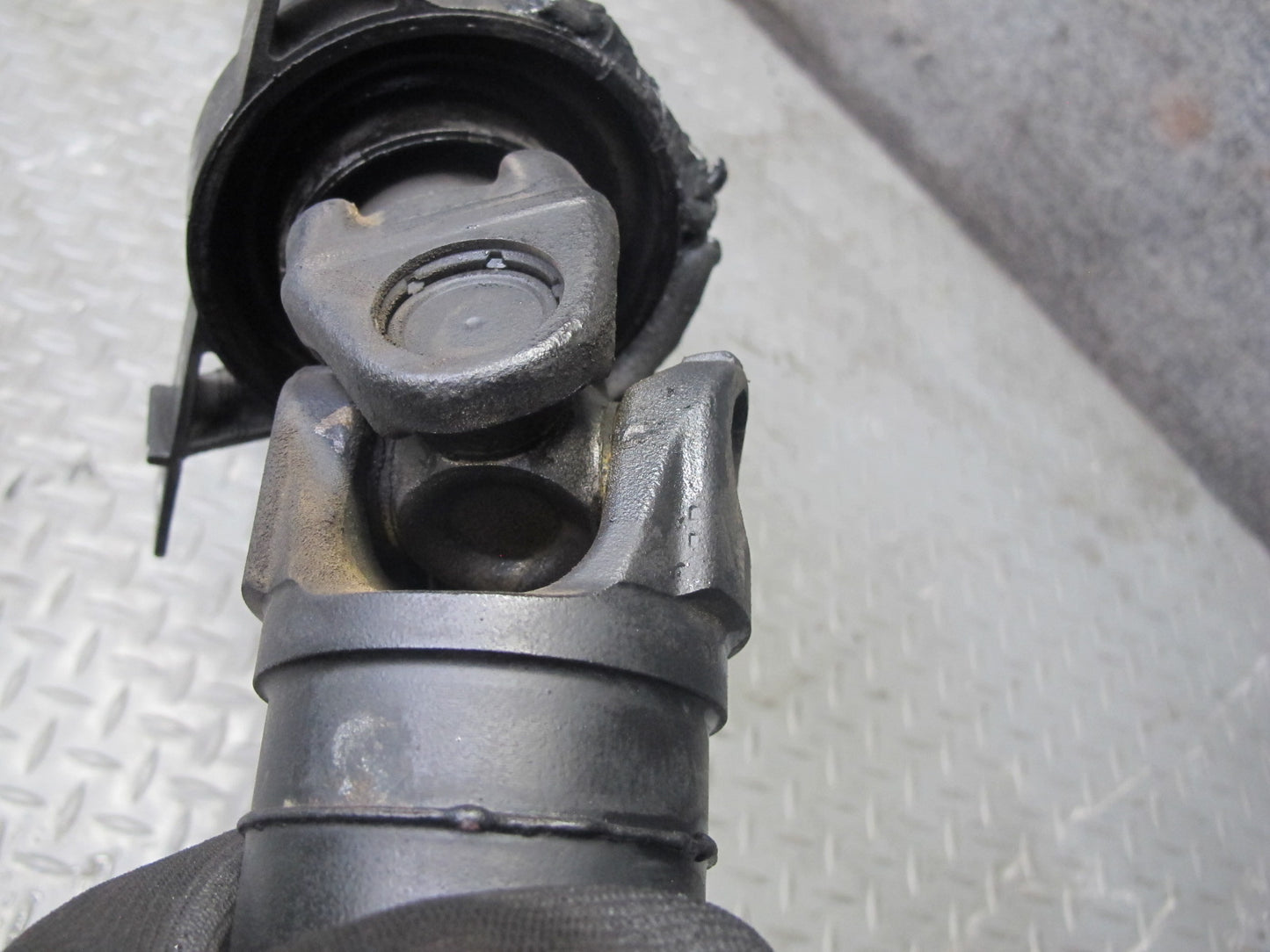 04-06 BMW E46 330i 330Ci RWD A/T Rear Driveshaft Drive Shaft 104K 7505214 OEM