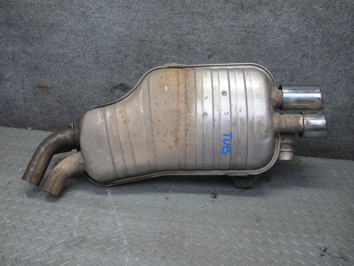 01-06 BMW E46 330ci Convertible Rear Exhaust Muffler 7502553 OEM