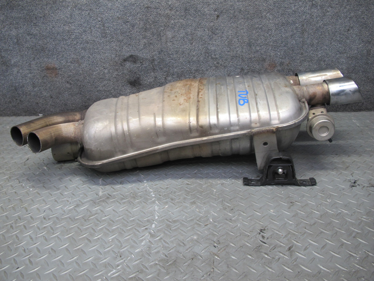 01-06 BMW E46 330ci Convertible Rear Exhaust Muffler 7502553 OEM