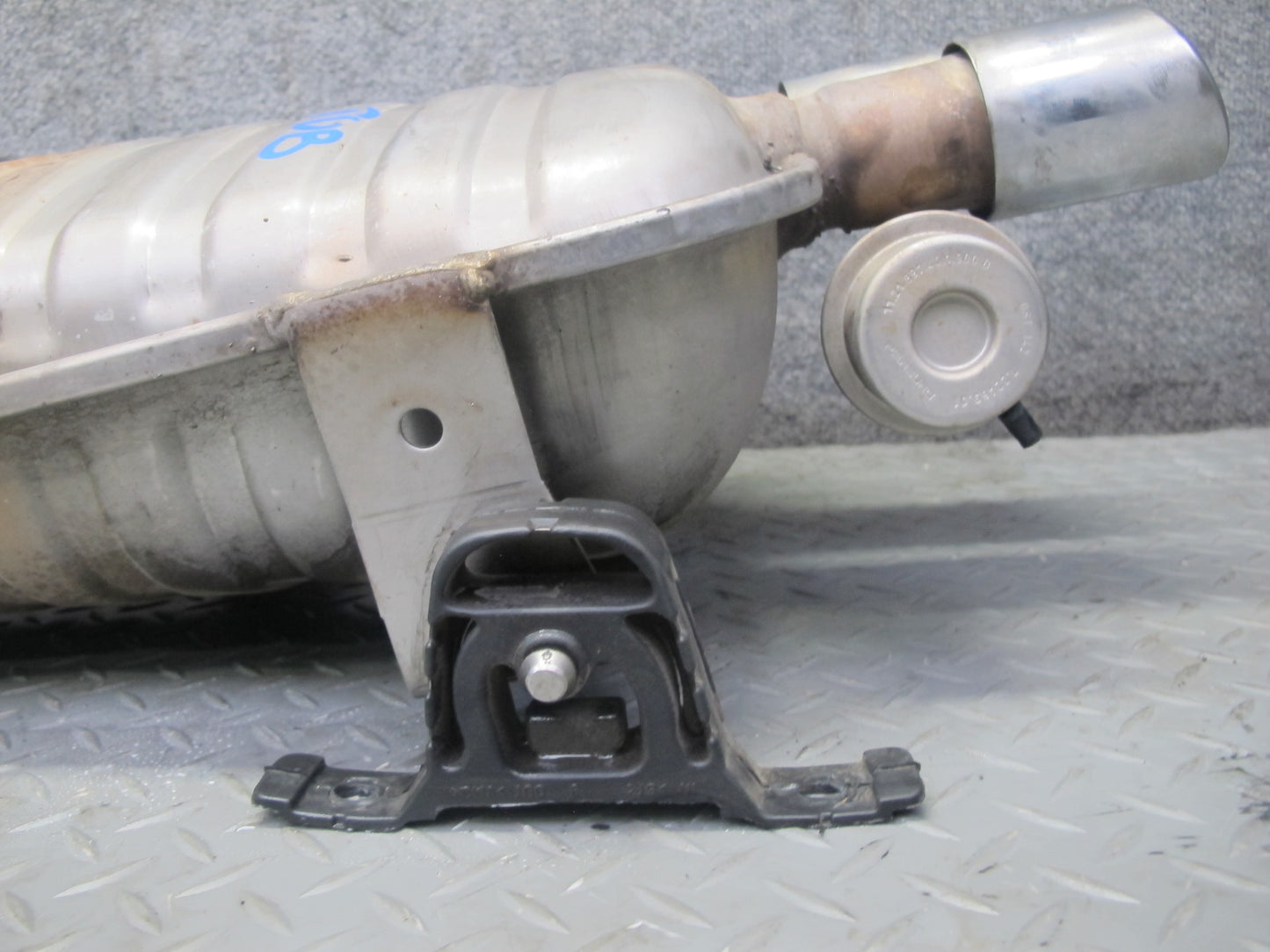 01-06 BMW E46 330ci Convertible Rear Exhaust Muffler 7502553 OEM