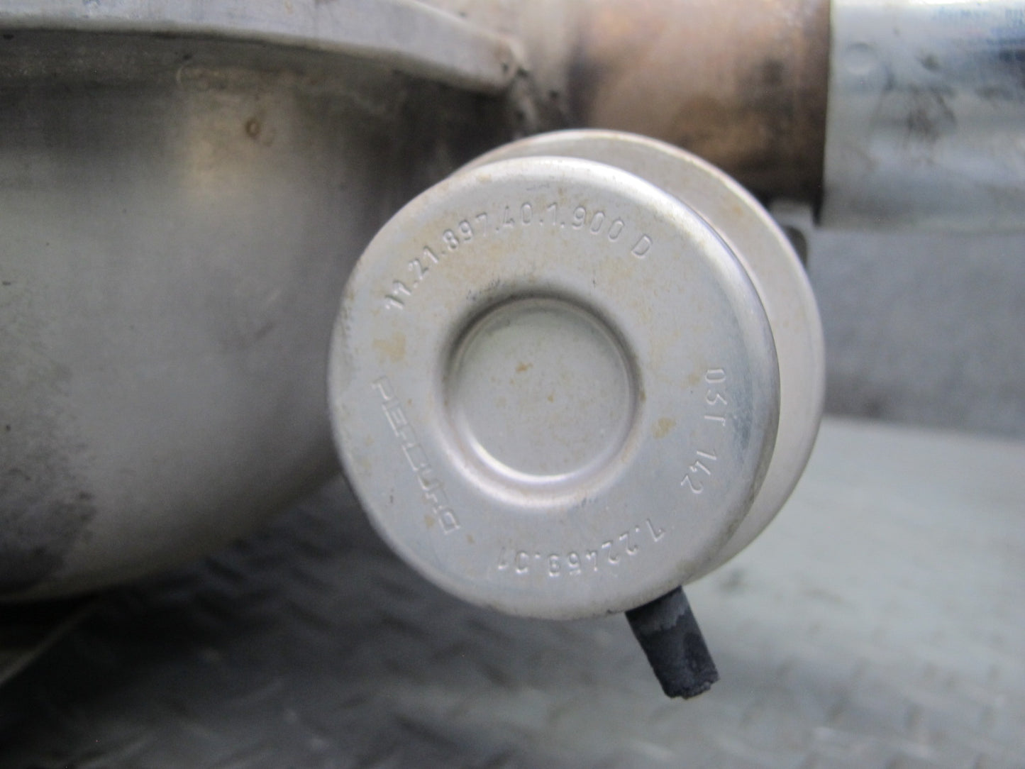 01-06 BMW E46 330ci Convertible Rear Exhaust Muffler 7502553 OEM