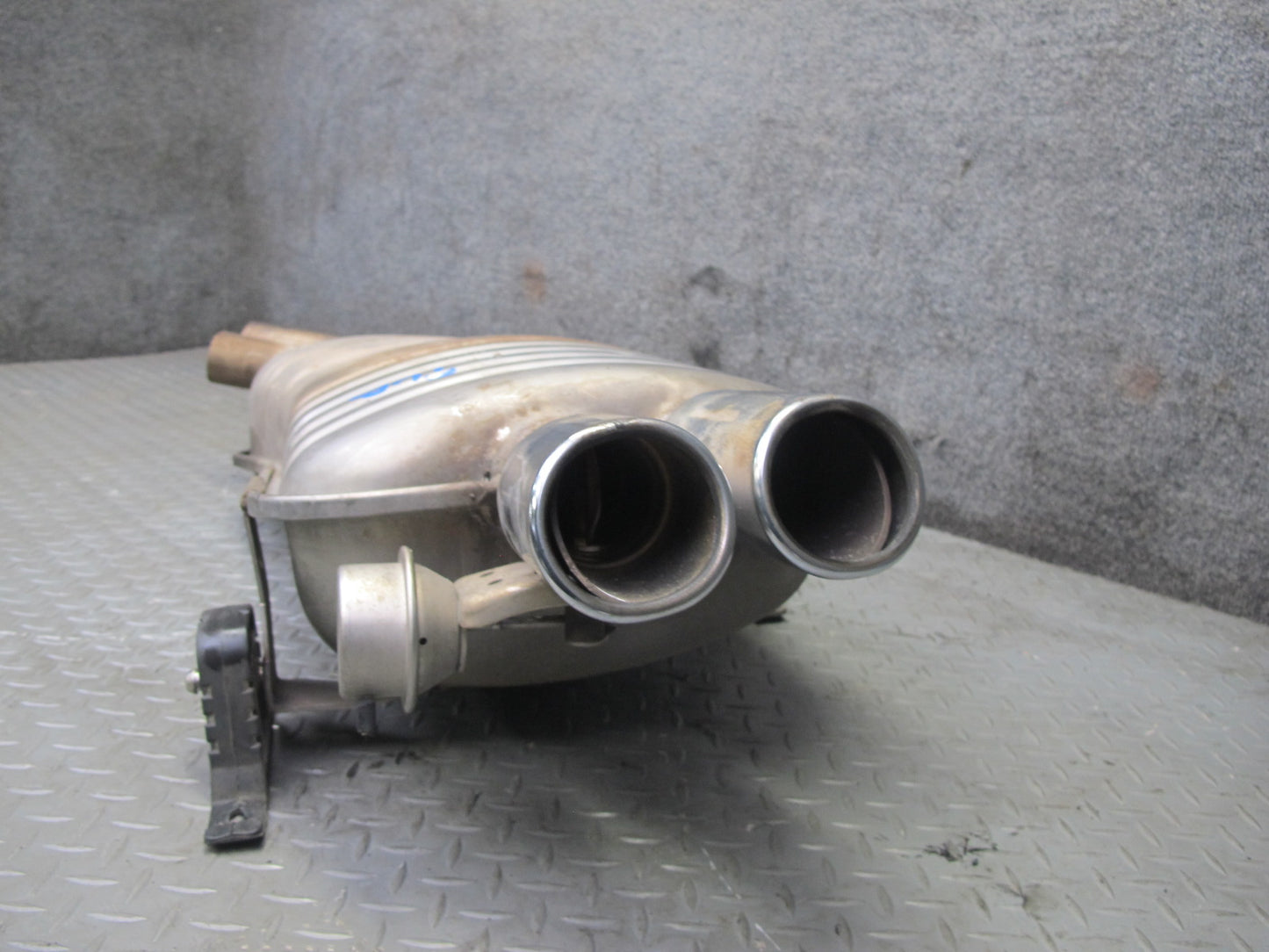 01-06 BMW E46 330ci Convertible Rear Exhaust Muffler 7502553 OEM