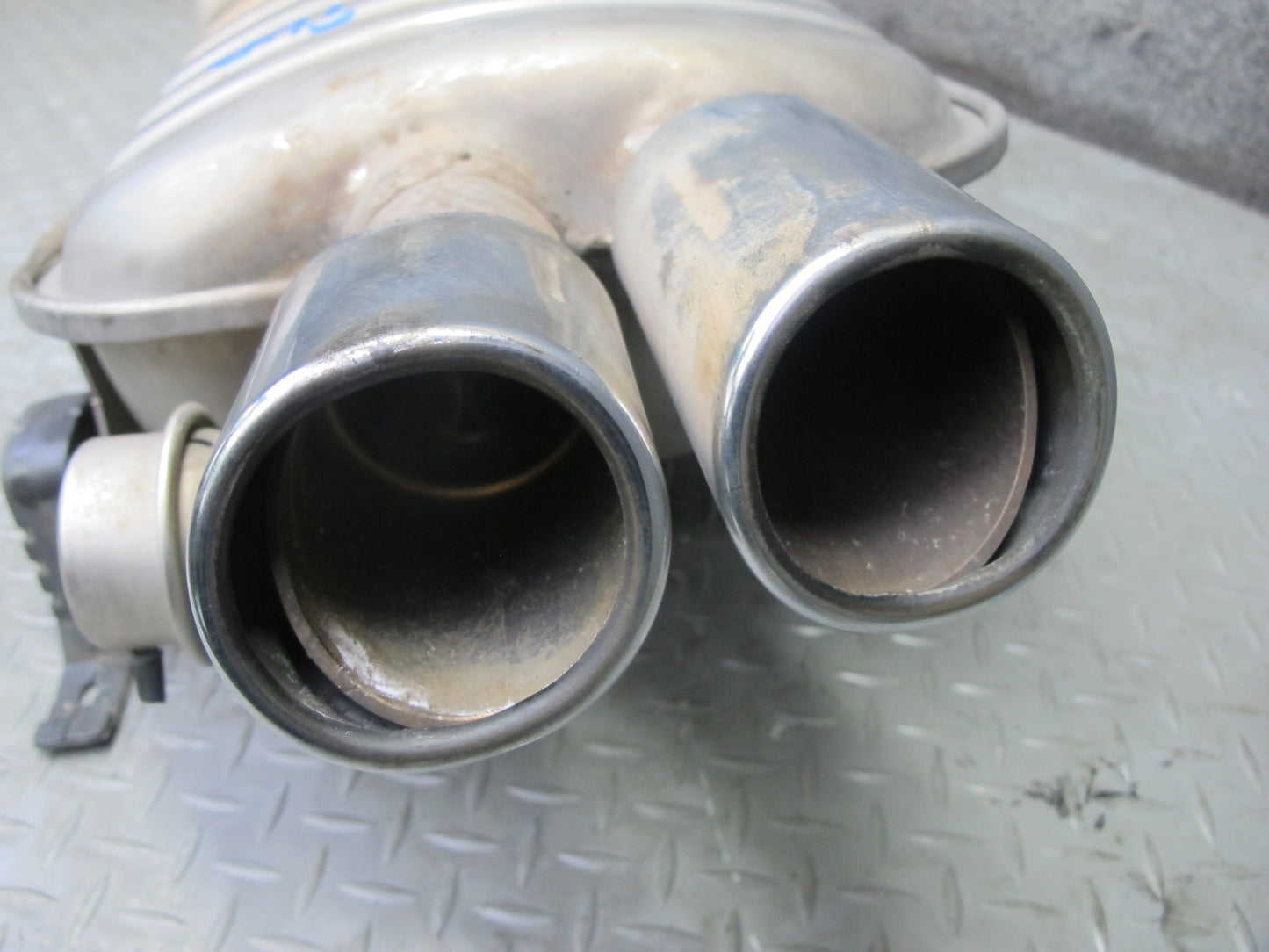 01-06 BMW E46 330ci Convertible Rear Exhaust Muffler 7502553 OEM