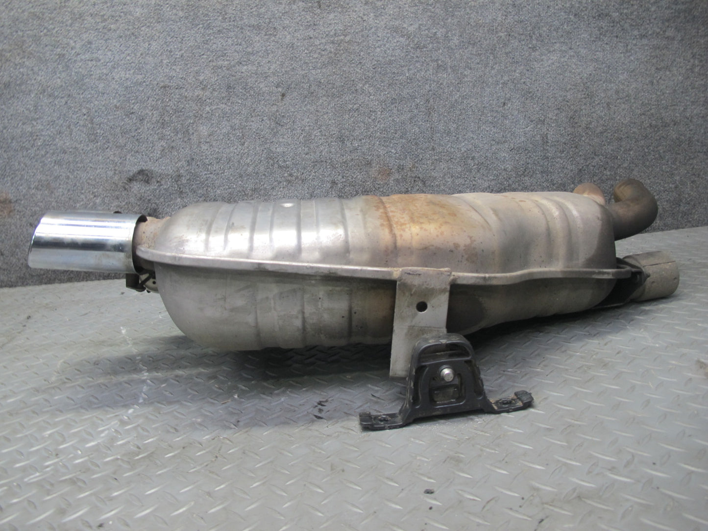 01-06 BMW E46 330ci Convertible Rear Exhaust Muffler 7502553 OEM