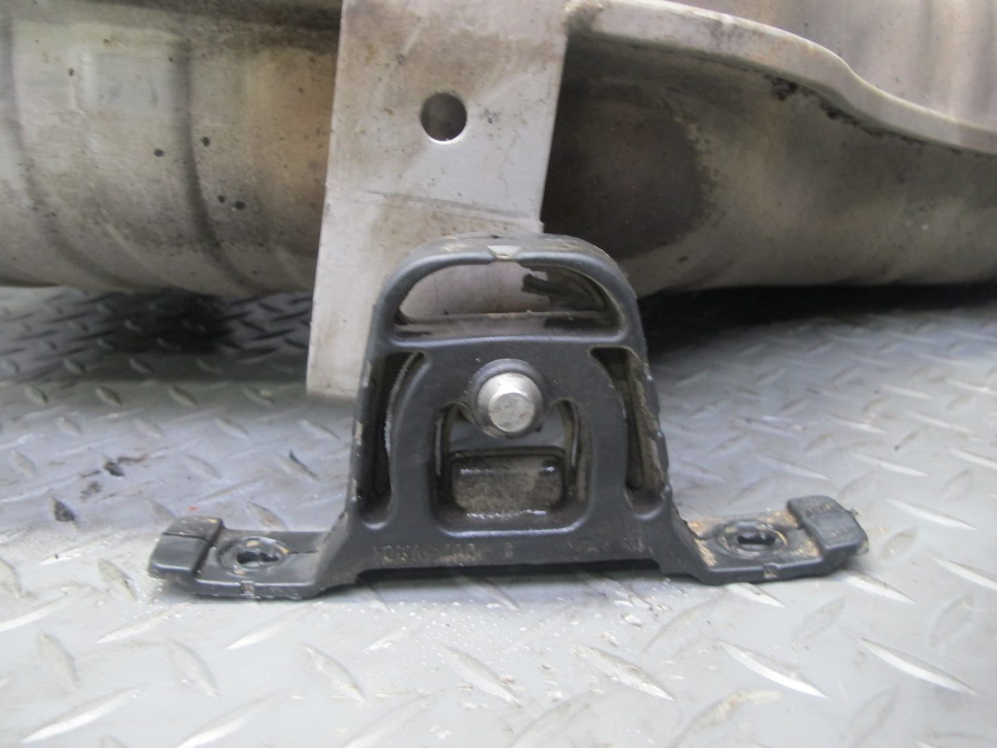 01-06 BMW E46 330ci Convertible Rear Exhaust Muffler 7502553 OEM