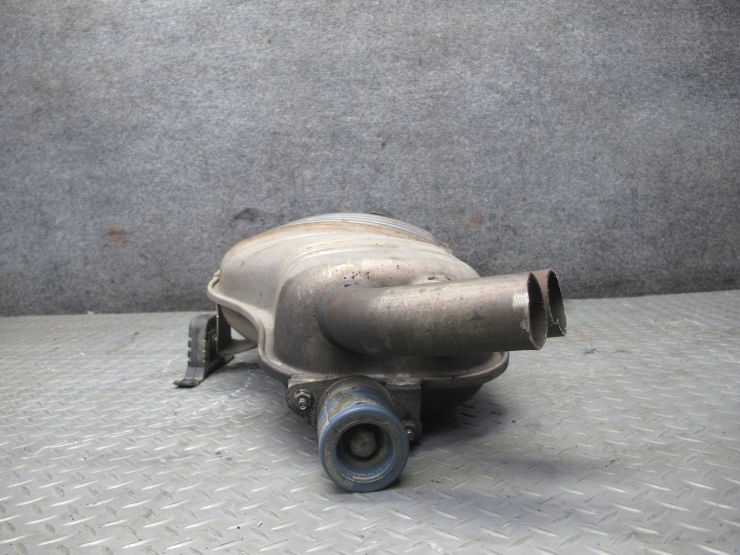 01-06 BMW E46 330ci Convertible Rear Exhaust Muffler 7502553 OEM