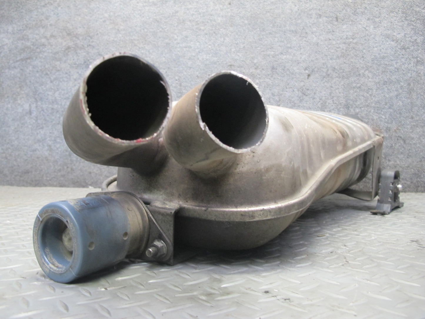01-06 BMW E46 330ci Convertible Rear Exhaust Muffler 7502553 OEM