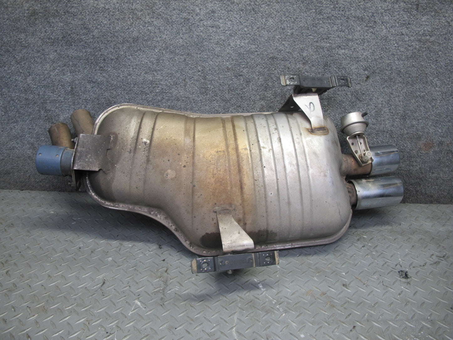 01-06 BMW E46 330ci Convertible Rear Exhaust Muffler 7502553 OEM