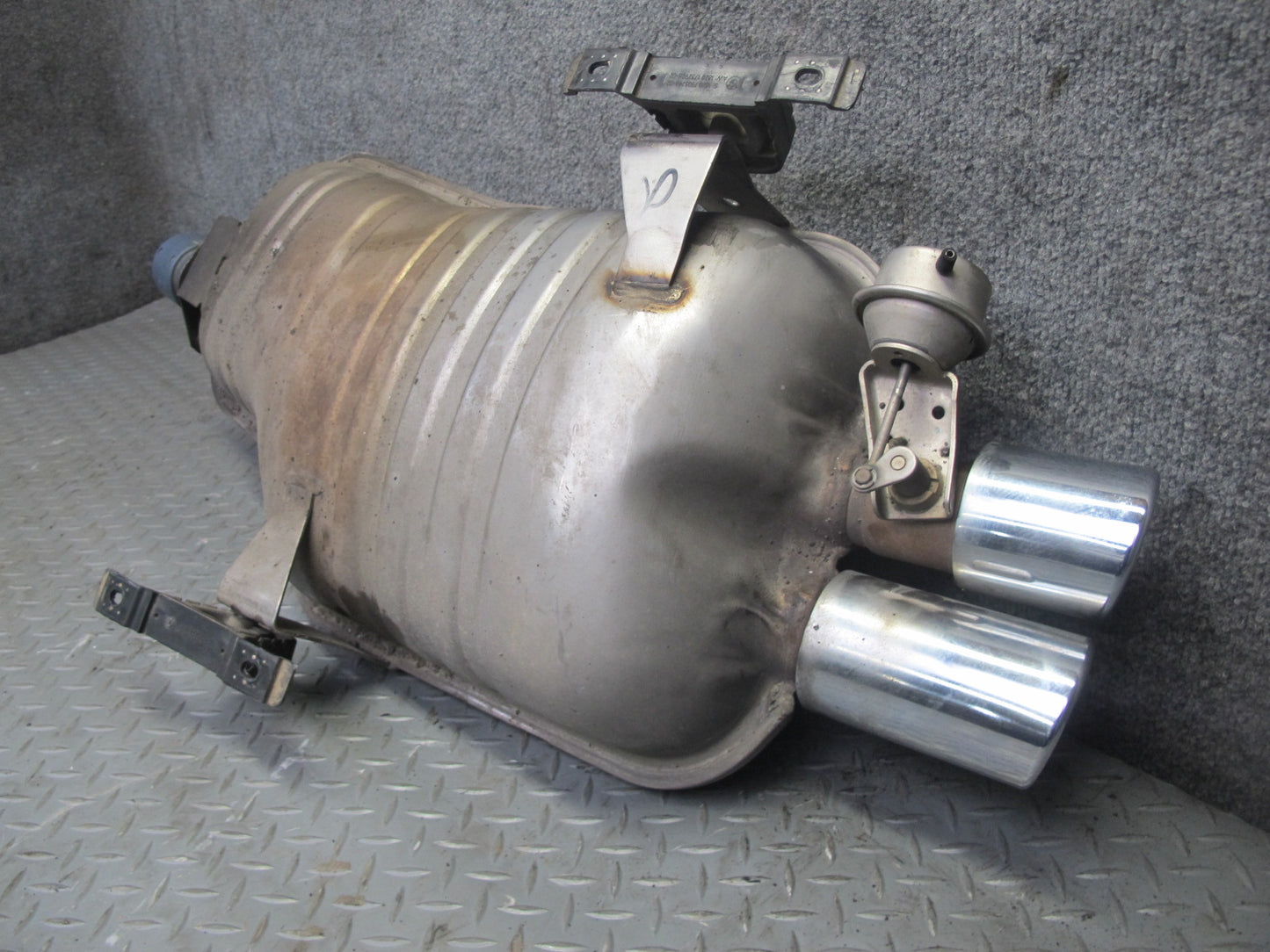 01-06 BMW E46 330ci Convertible Rear Exhaust Muffler 7502553 OEM