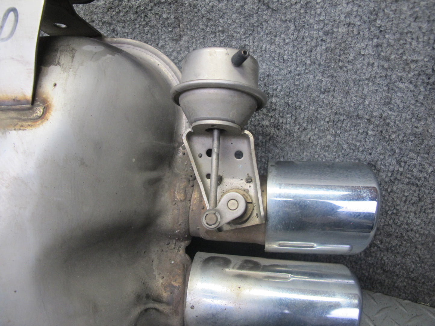 01-06 BMW E46 330ci Convertible Rear Exhaust Muffler 7502553 OEM