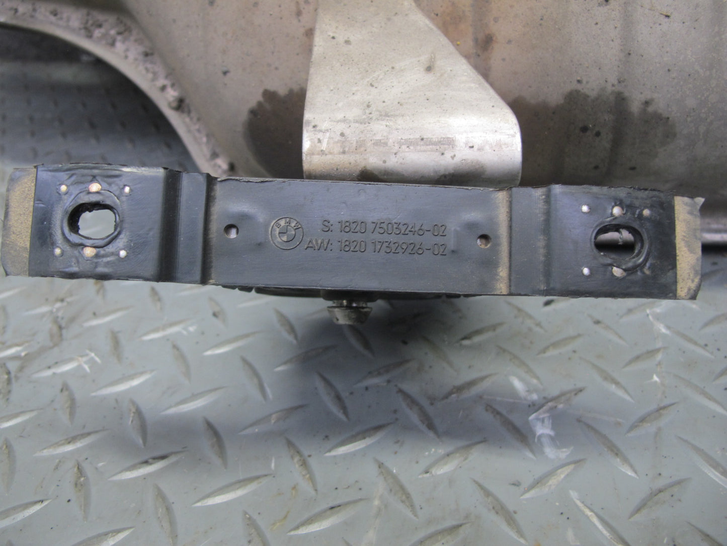 01-06 BMW E46 330ci Convertible Rear Exhaust Muffler 7502553 OEM