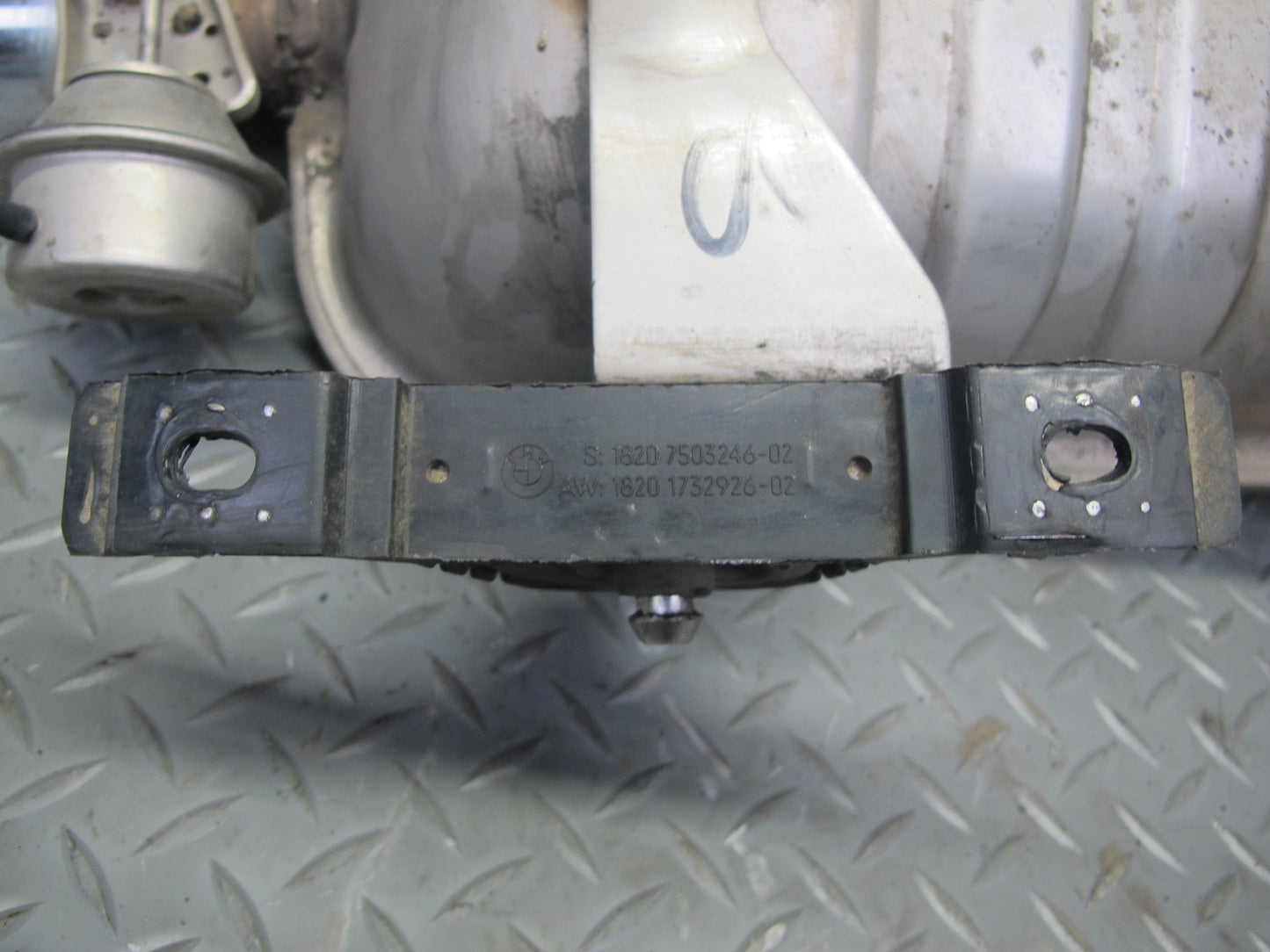 01-06 BMW E46 330ci Convertible Rear Exhaust Muffler 7502553 OEM